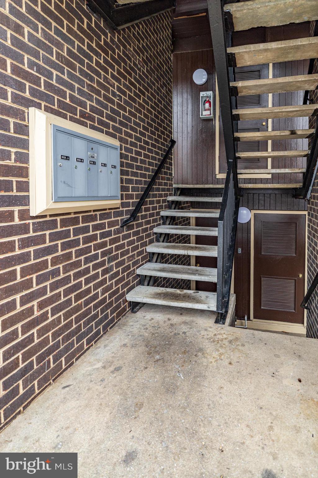 STONEGATE CONDO- PHASE I - Residential Lease