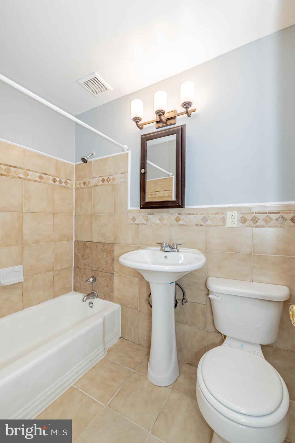 STONEGATE CONDO- PHASE I - Residential Lease