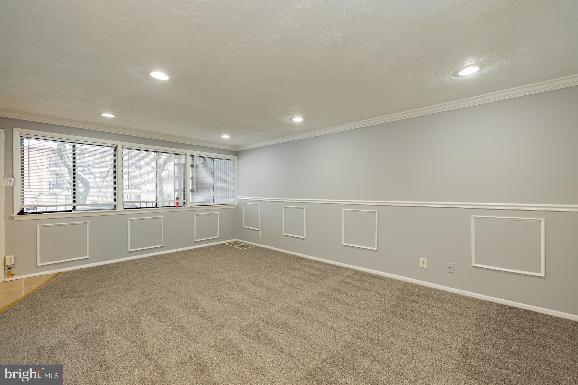 STONEGATE CONDO- PHASE I - Residential Lease