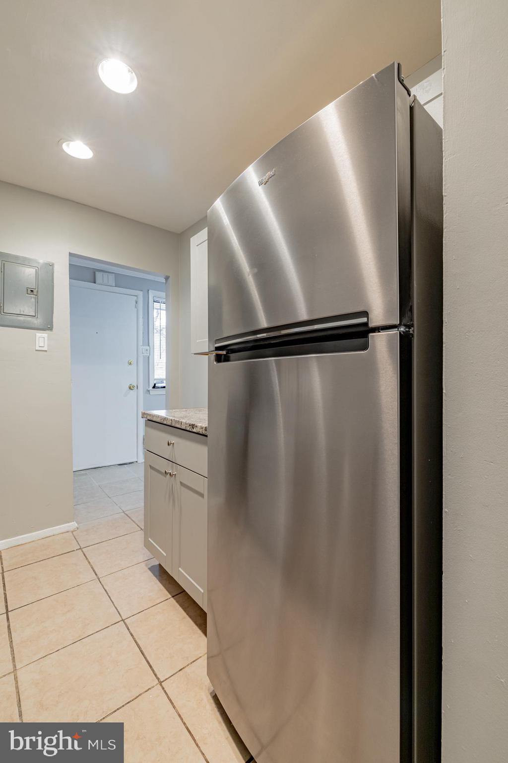 STONEGATE CONDO- PHASE I - Residential Lease