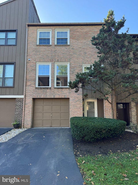Townhouse For Sale - 21 Club Lane<br/> READING, PA 19607