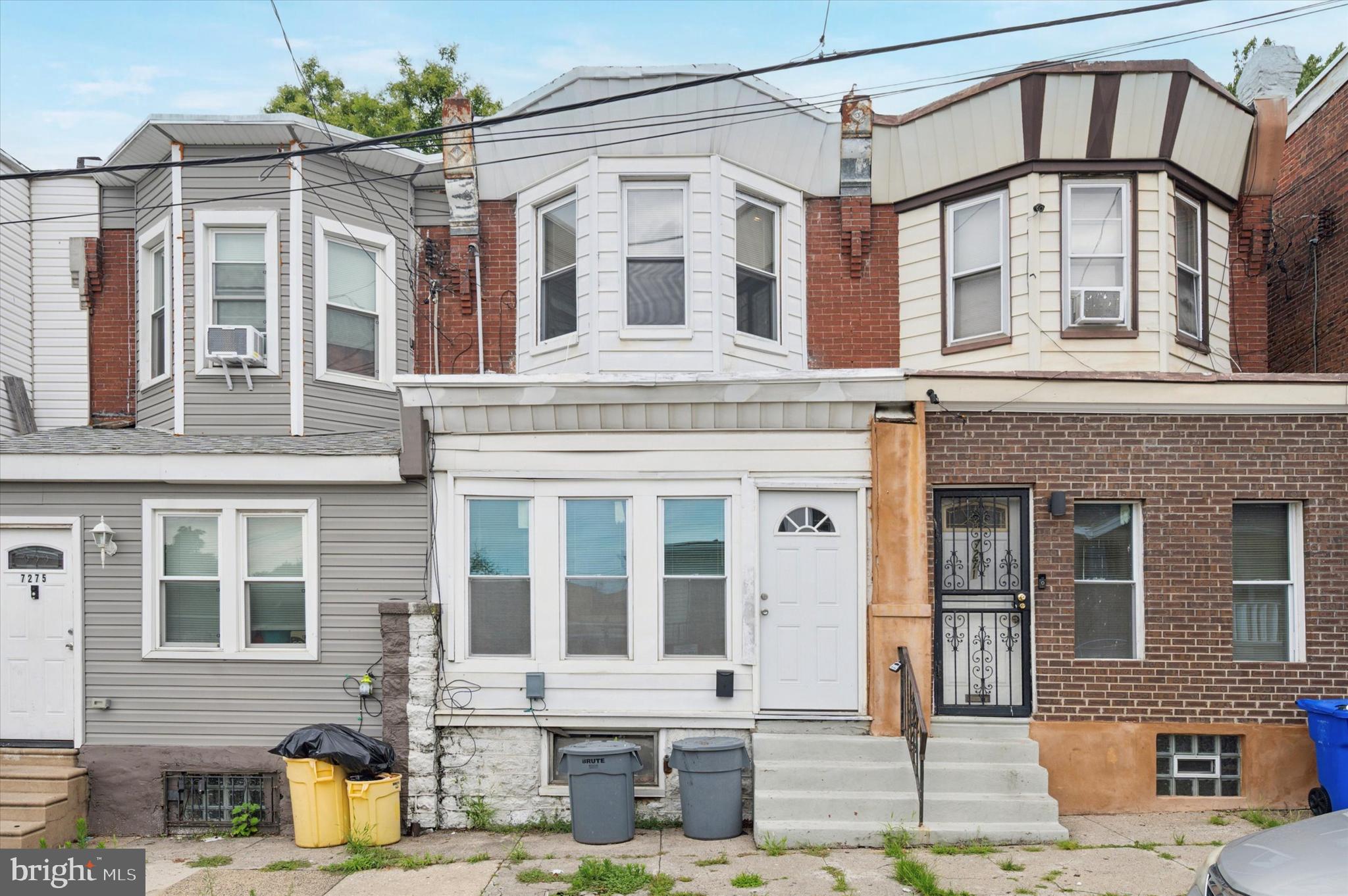 Well-maintained 3-bedroom, 1.5 bath home on a quiet block in Southwest Philadelphia. Features a bright
living area, central A/C, new appliances, and a spacious layout. New roof in 2019. Conveniently located near schools, parks, public transportation, and shopping. Great opportunity for homeowners or investors!