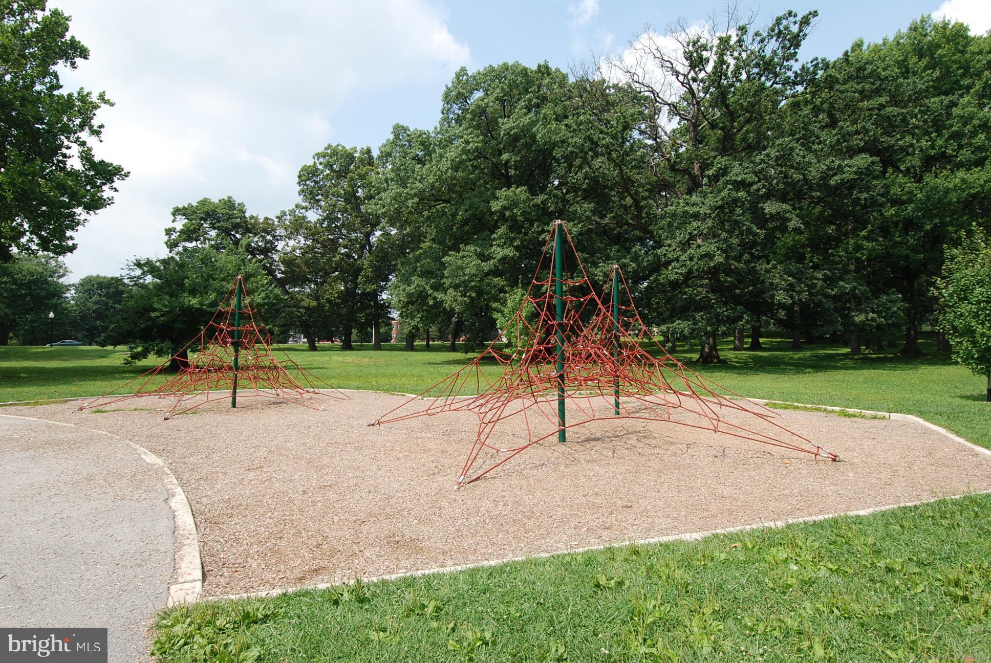 MONDAWMIN - Residential