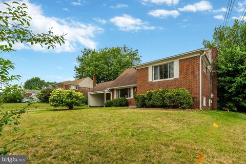 Photo of 5804 Channing Road, SPRINGFIELD, VA 22150 (MLS # VAFX2324520)