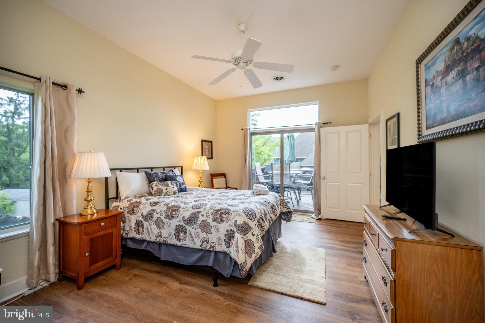 SUNDOWN CHASE - Residential