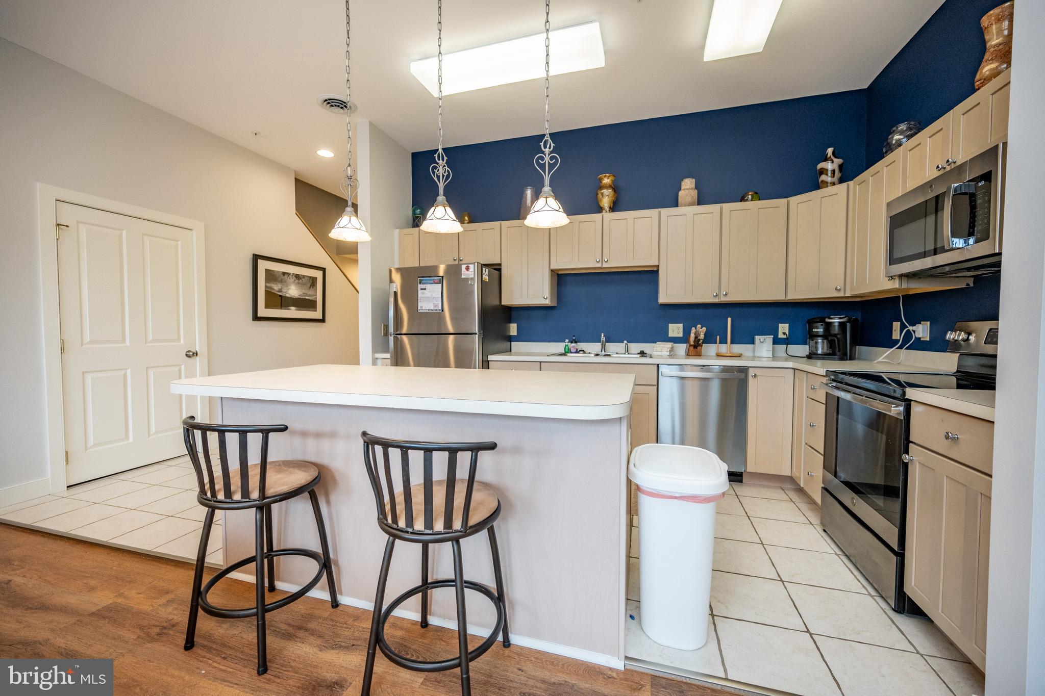 SUNDOWN CHASE - Residential