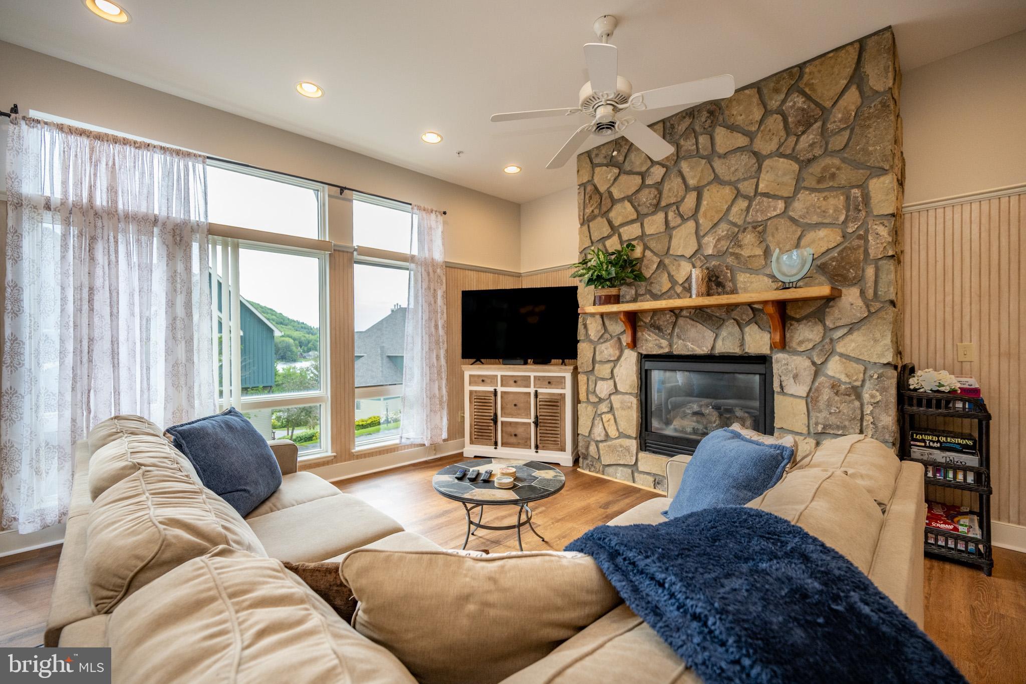 SUNDOWN CHASE - Residential