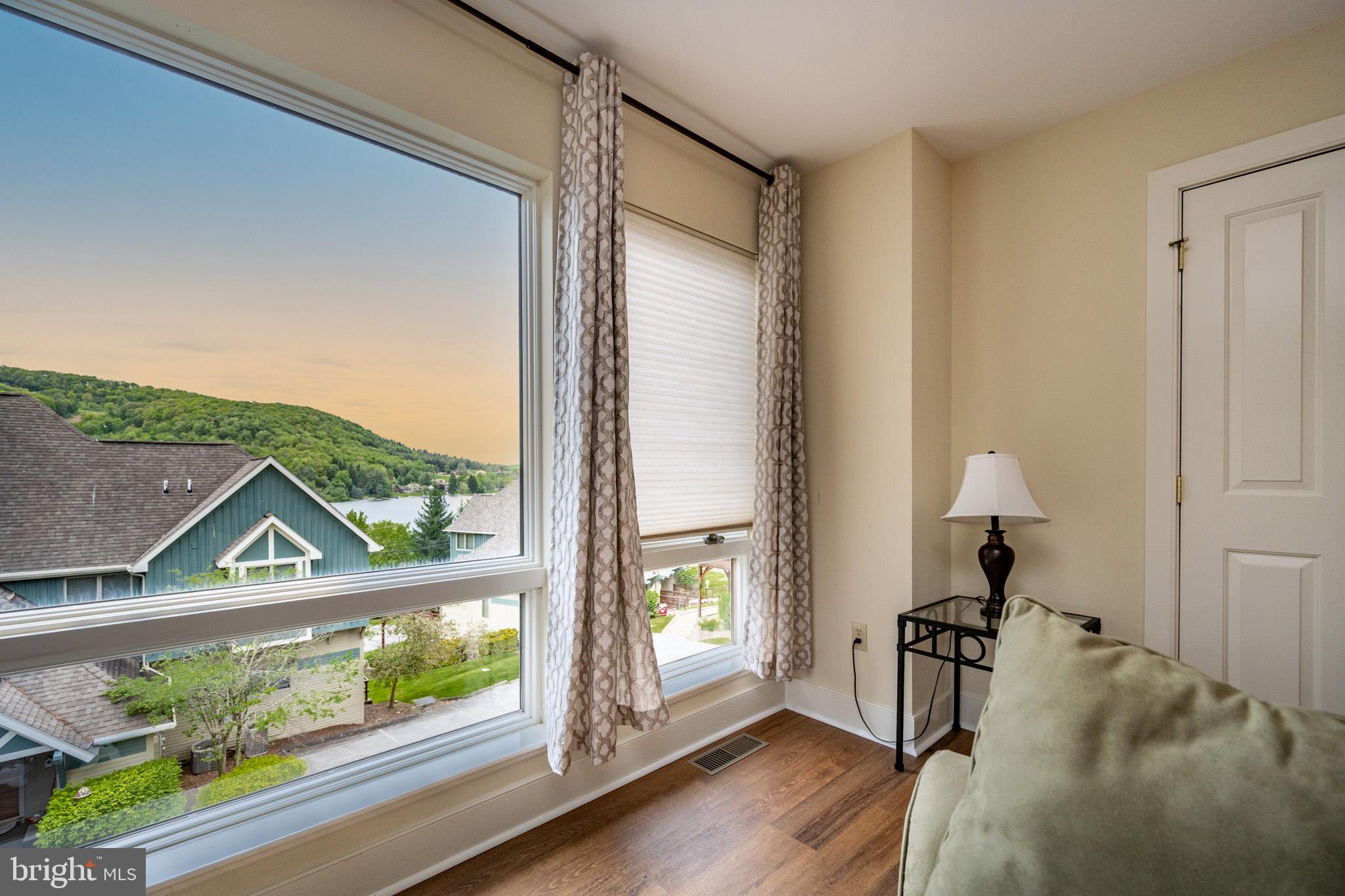 SUNDOWN CHASE - Residential