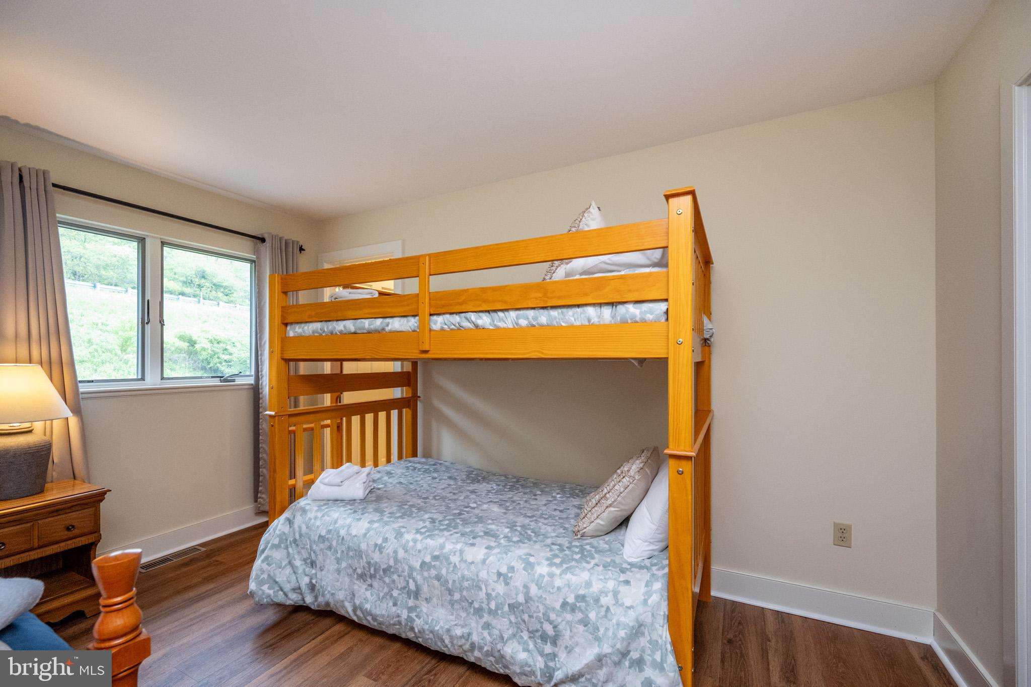 SUNDOWN CHASE - Residential