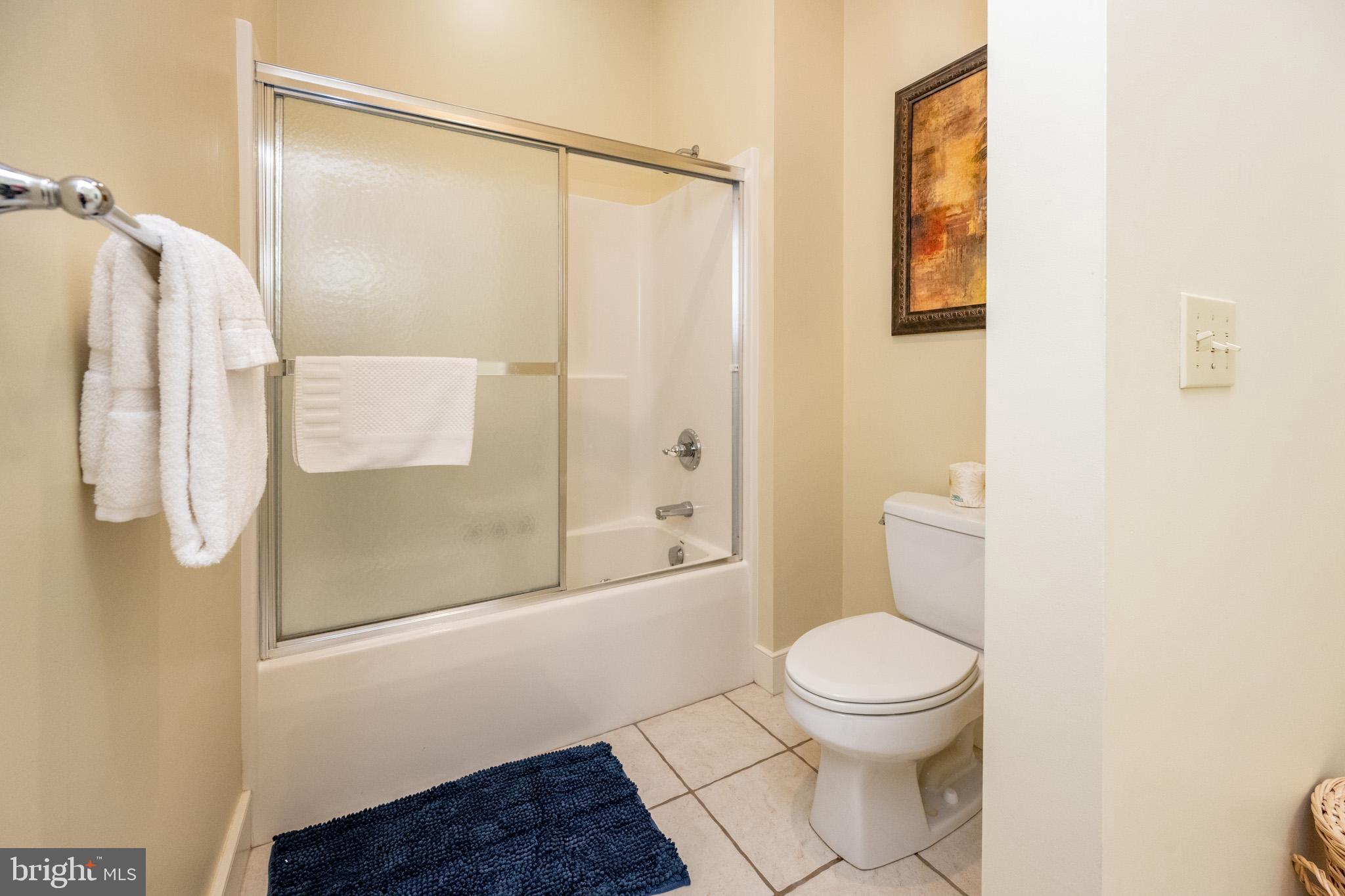 SUNDOWN CHASE - Residential