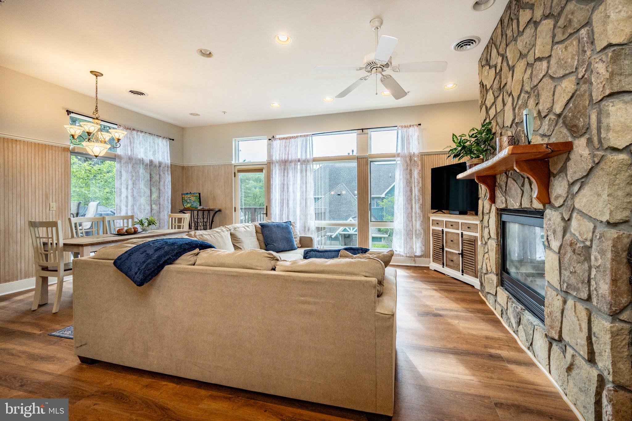 SUNDOWN CHASE - Residential