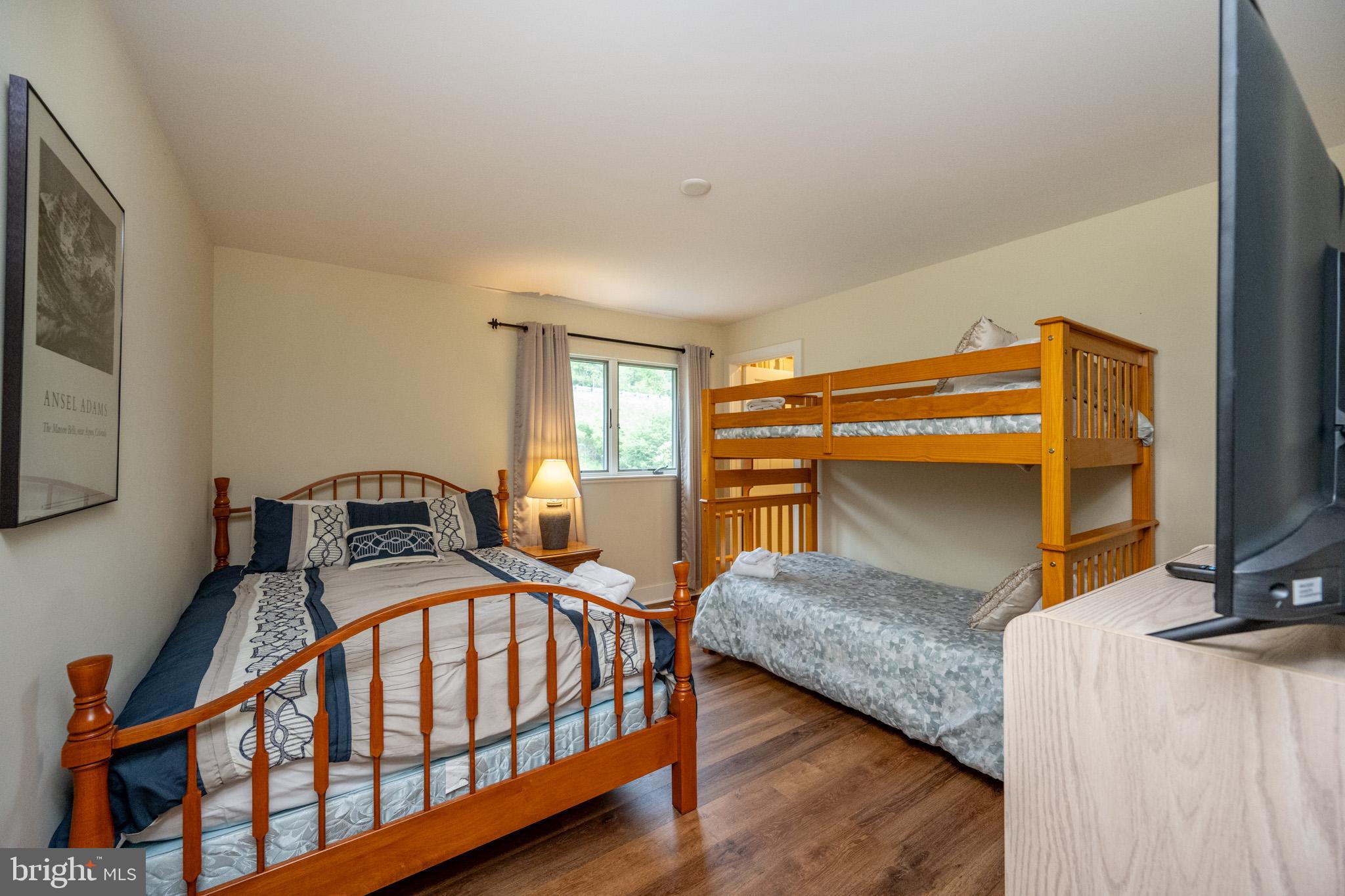 SUNDOWN CHASE - Residential