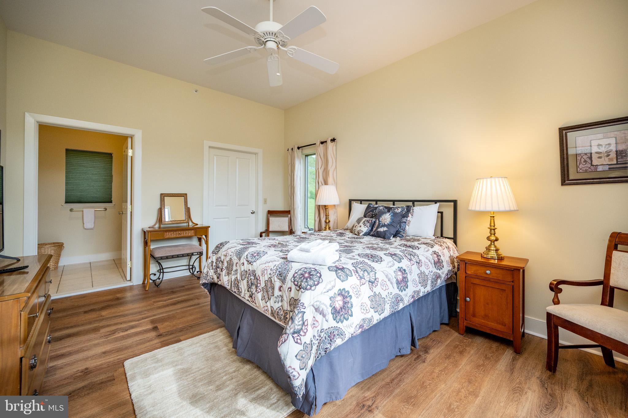 SUNDOWN CHASE - Residential