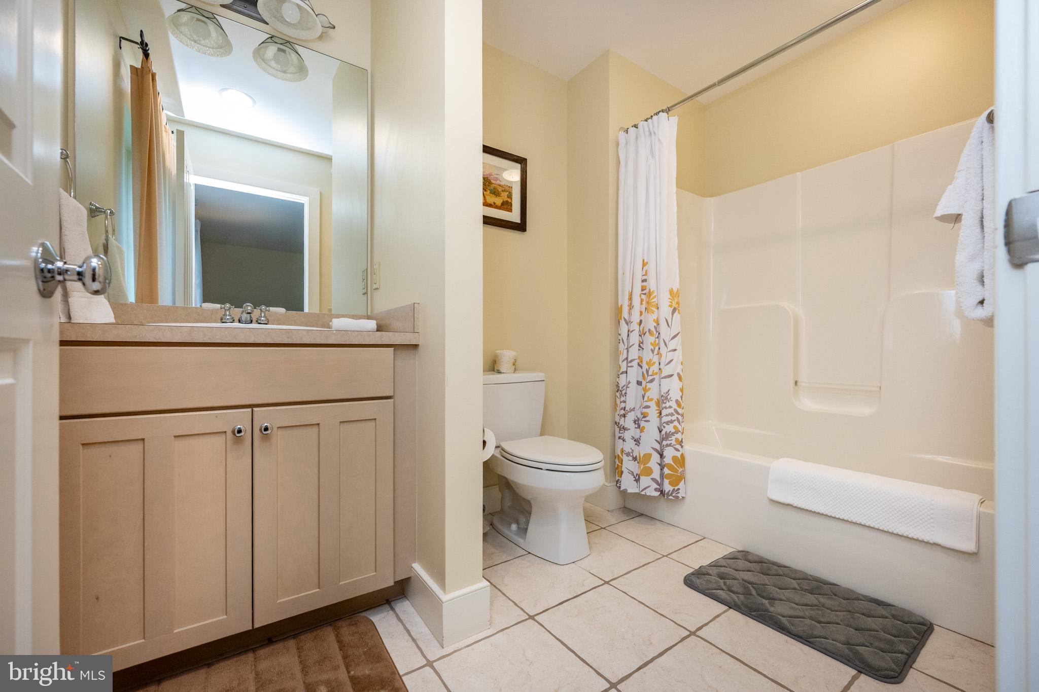 SUNDOWN CHASE - Residential