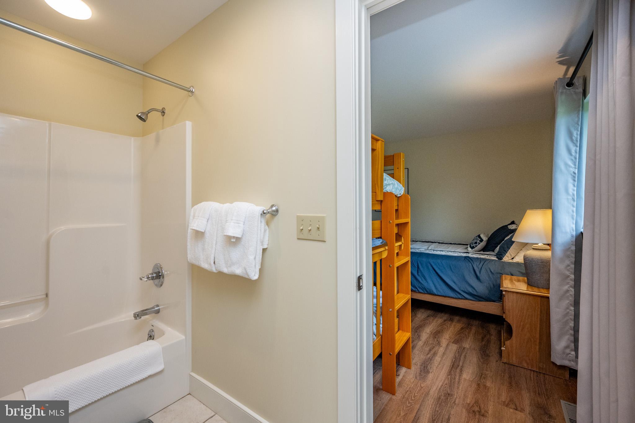 SUNDOWN CHASE - Residential