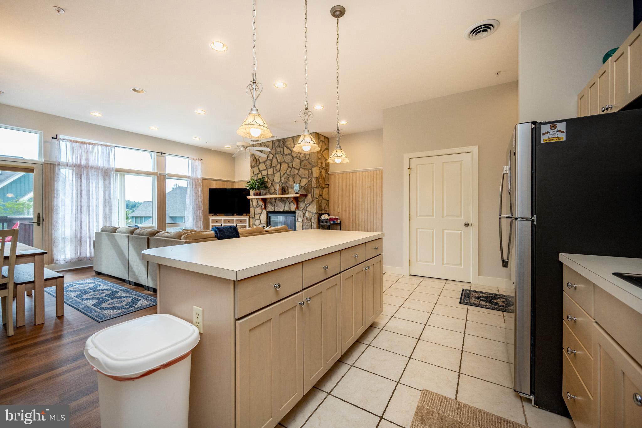 SUNDOWN CHASE - Residential