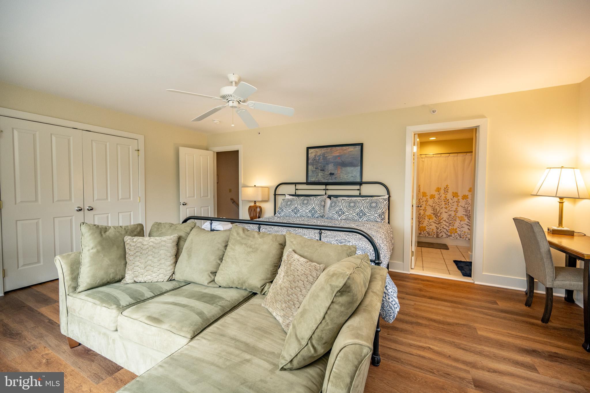 SUNDOWN CHASE - Residential