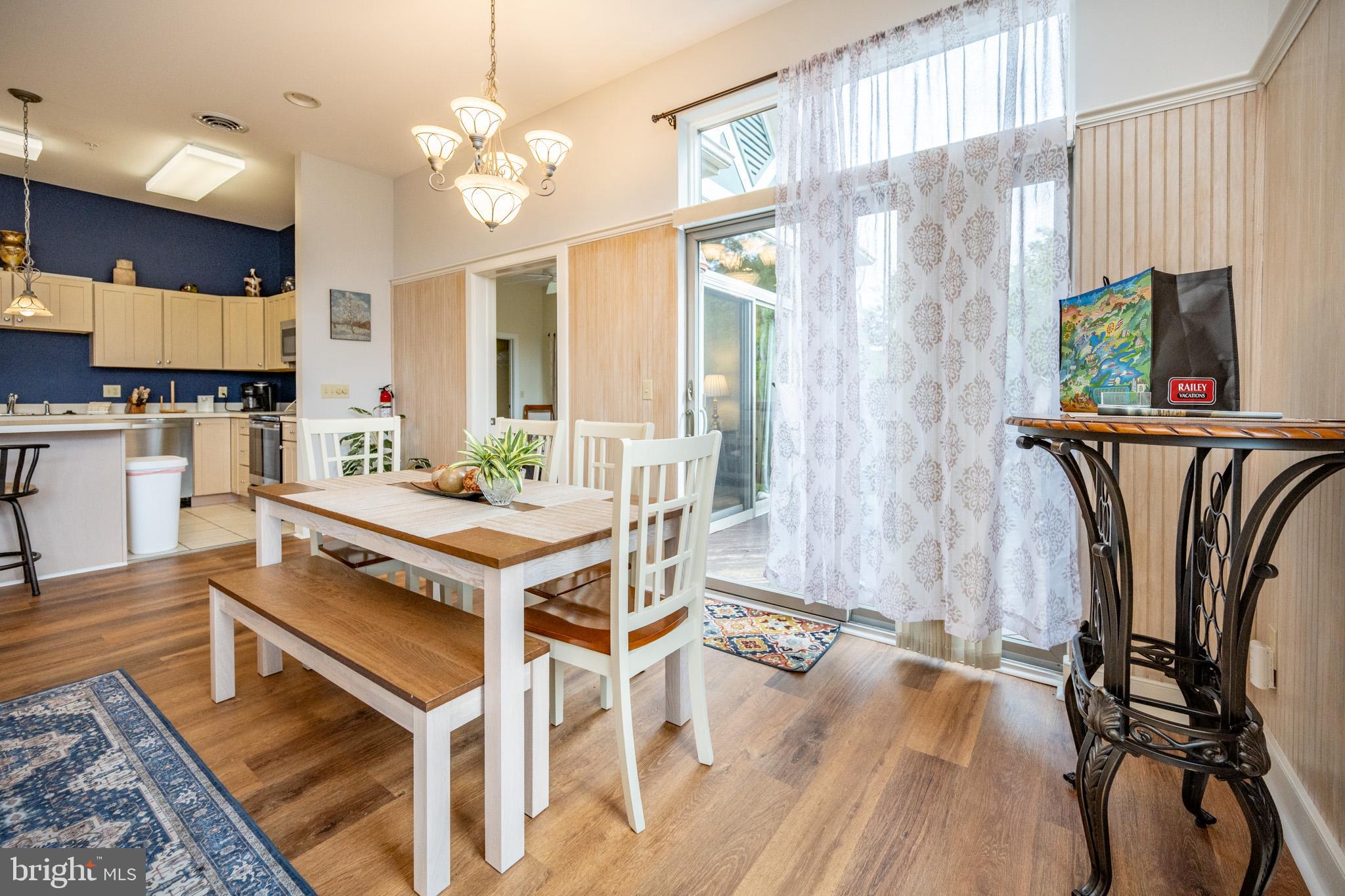 SUNDOWN CHASE - Residential