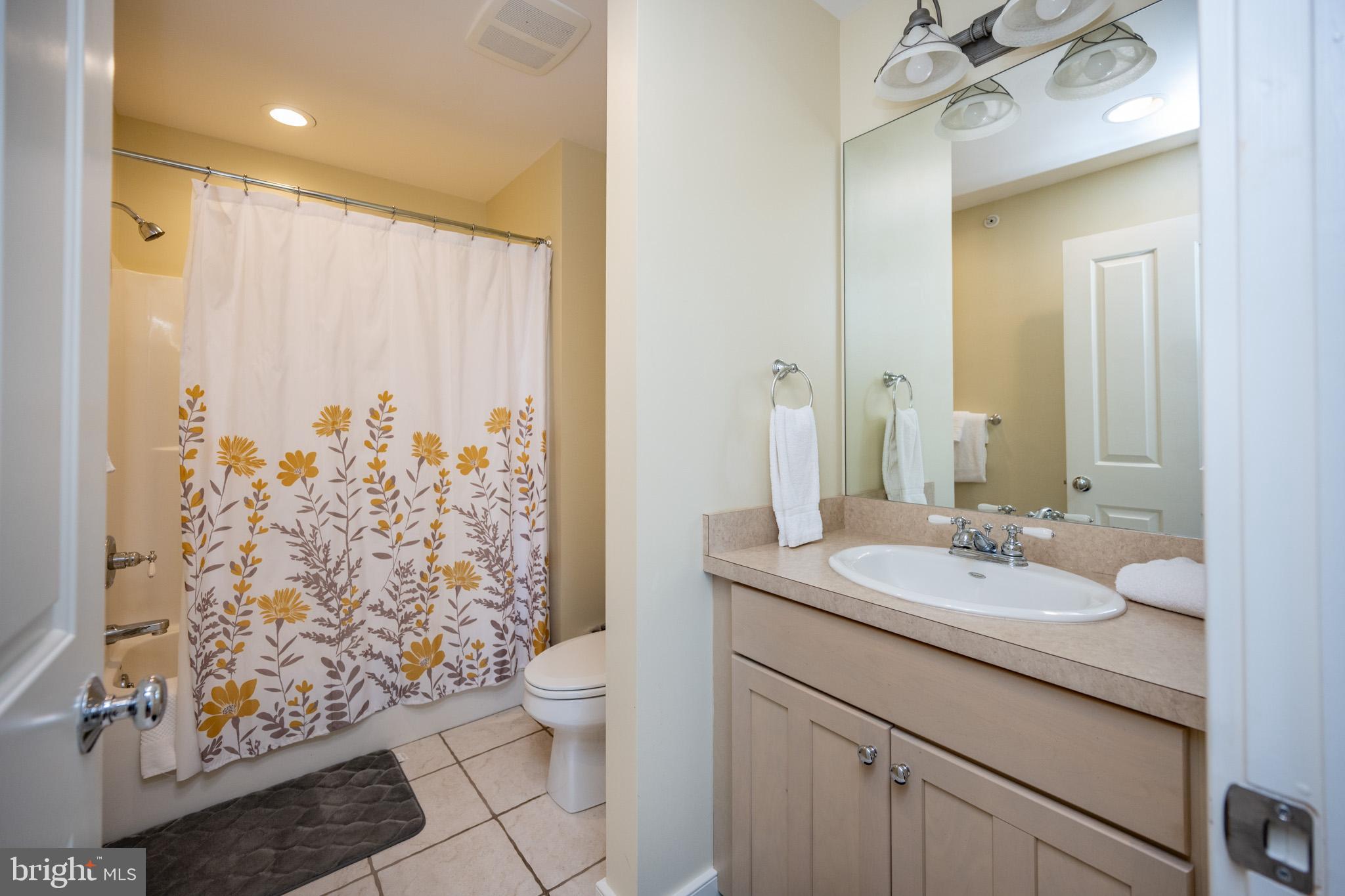 SUNDOWN CHASE - Residential