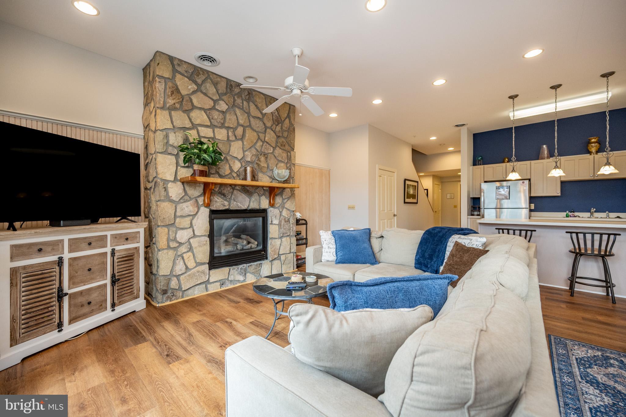 SUNDOWN CHASE - Residential