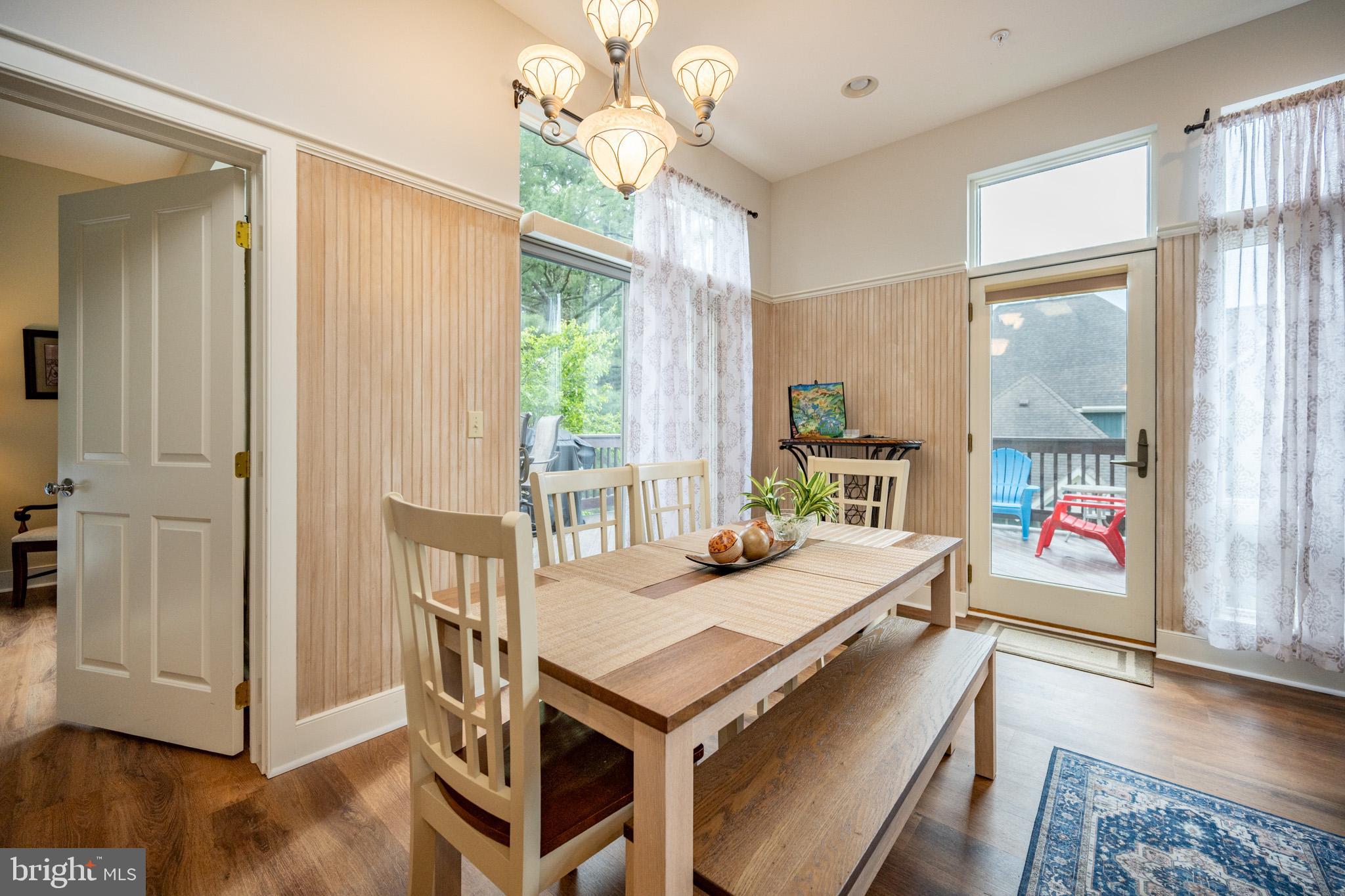 SUNDOWN CHASE - Residential