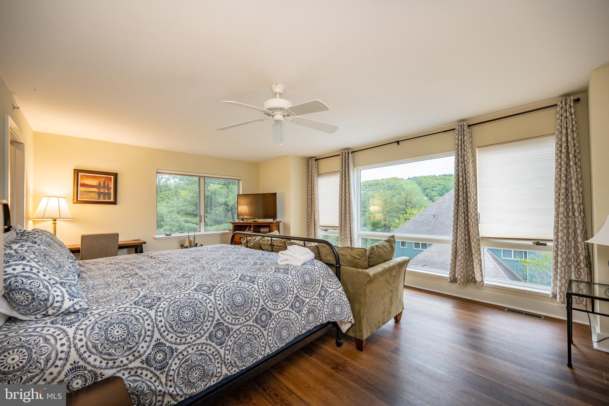 SUNDOWN CHASE - Residential