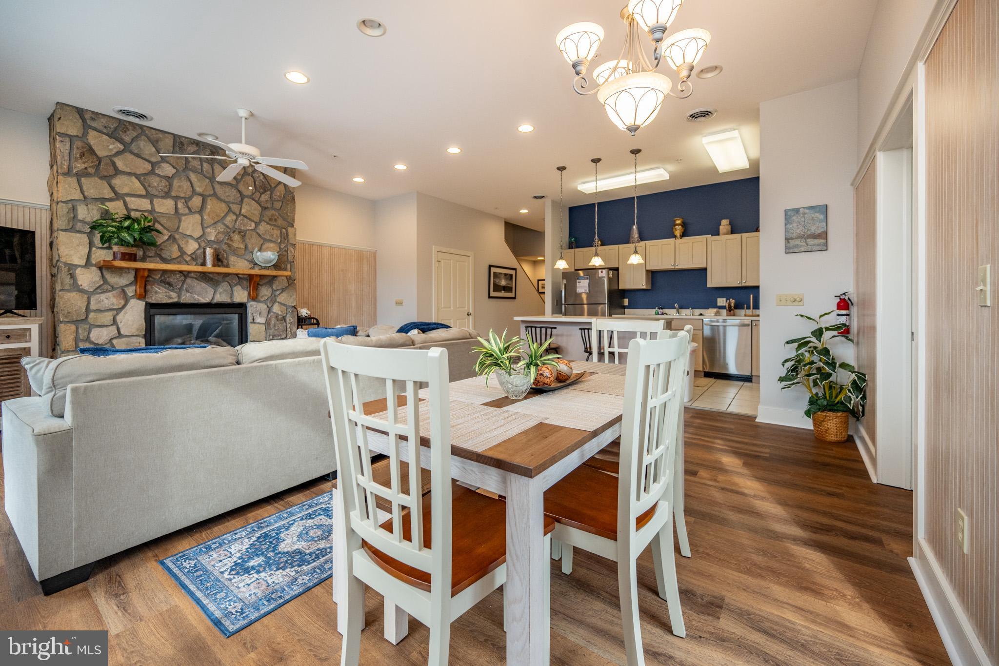 SUNDOWN CHASE - Residential