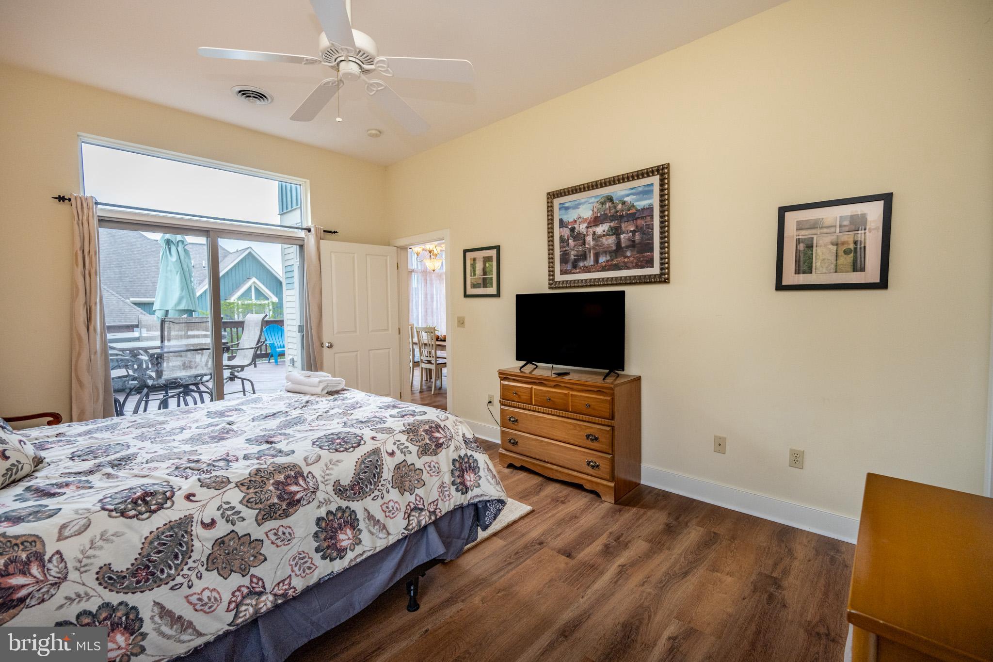 SUNDOWN CHASE - Residential