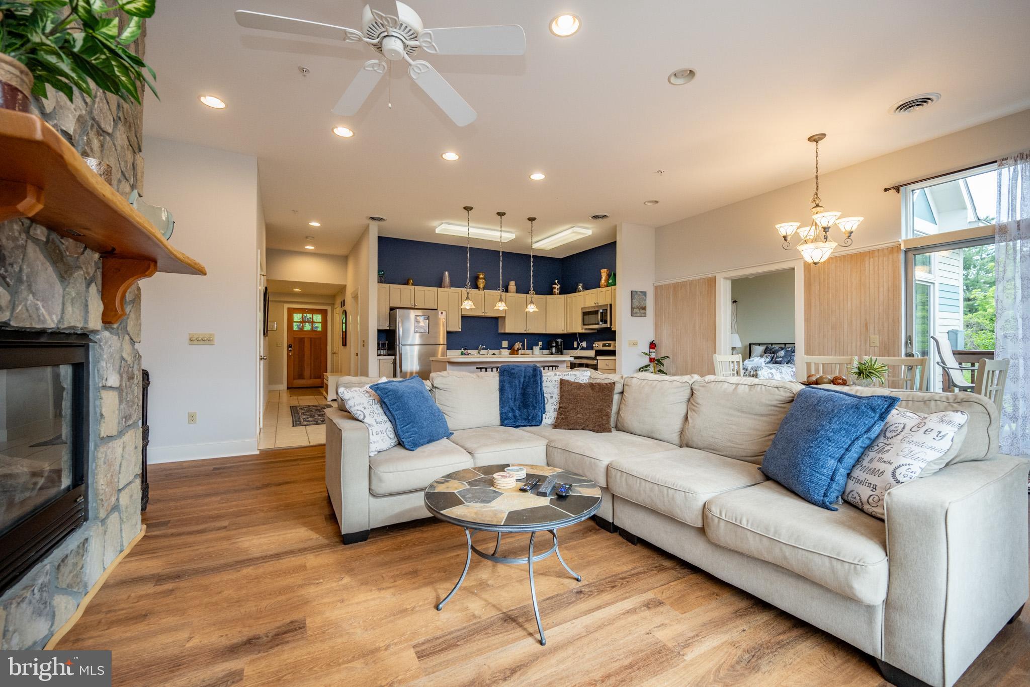 SUNDOWN CHASE - Residential