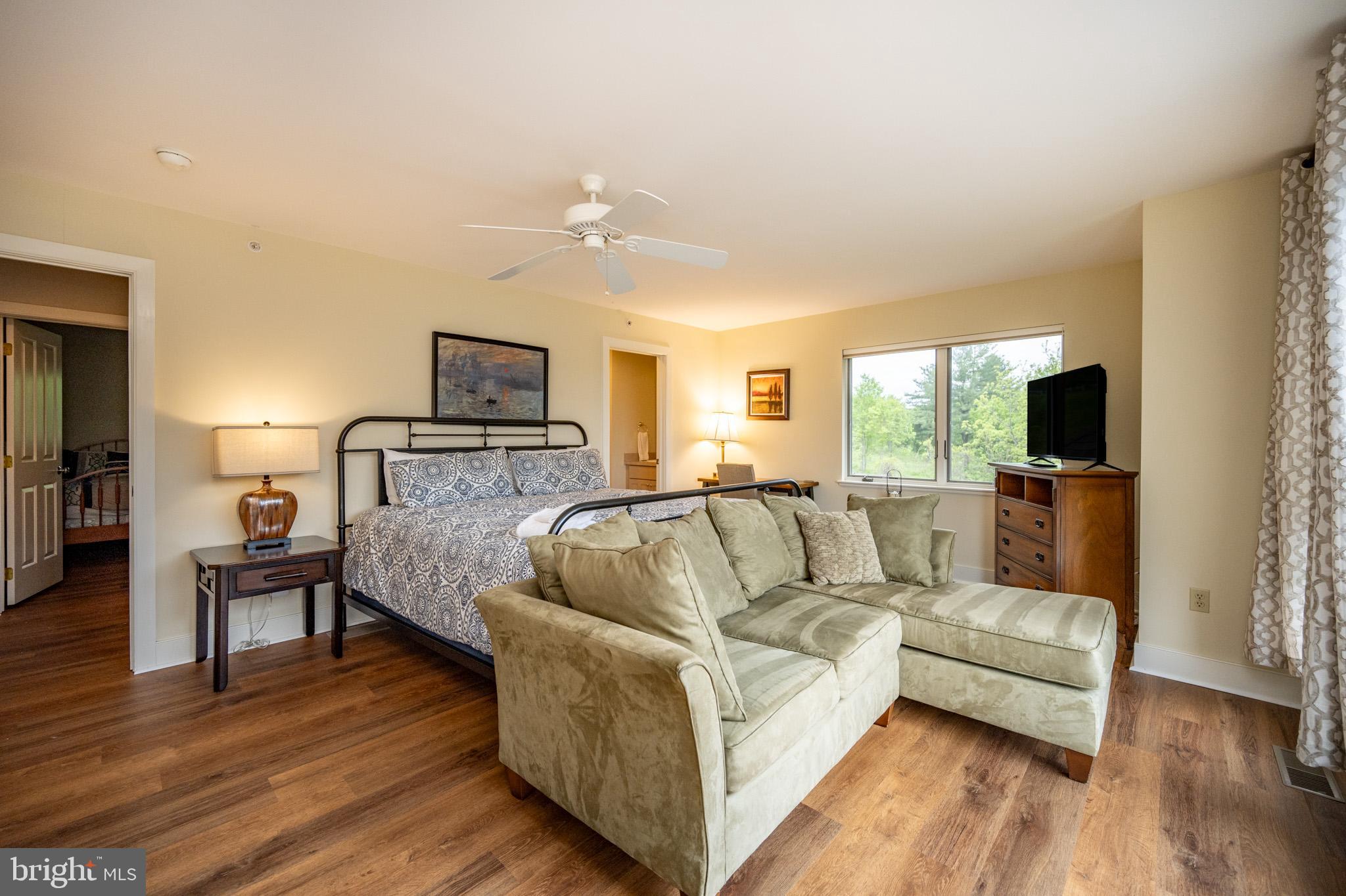 SUNDOWN CHASE - Residential