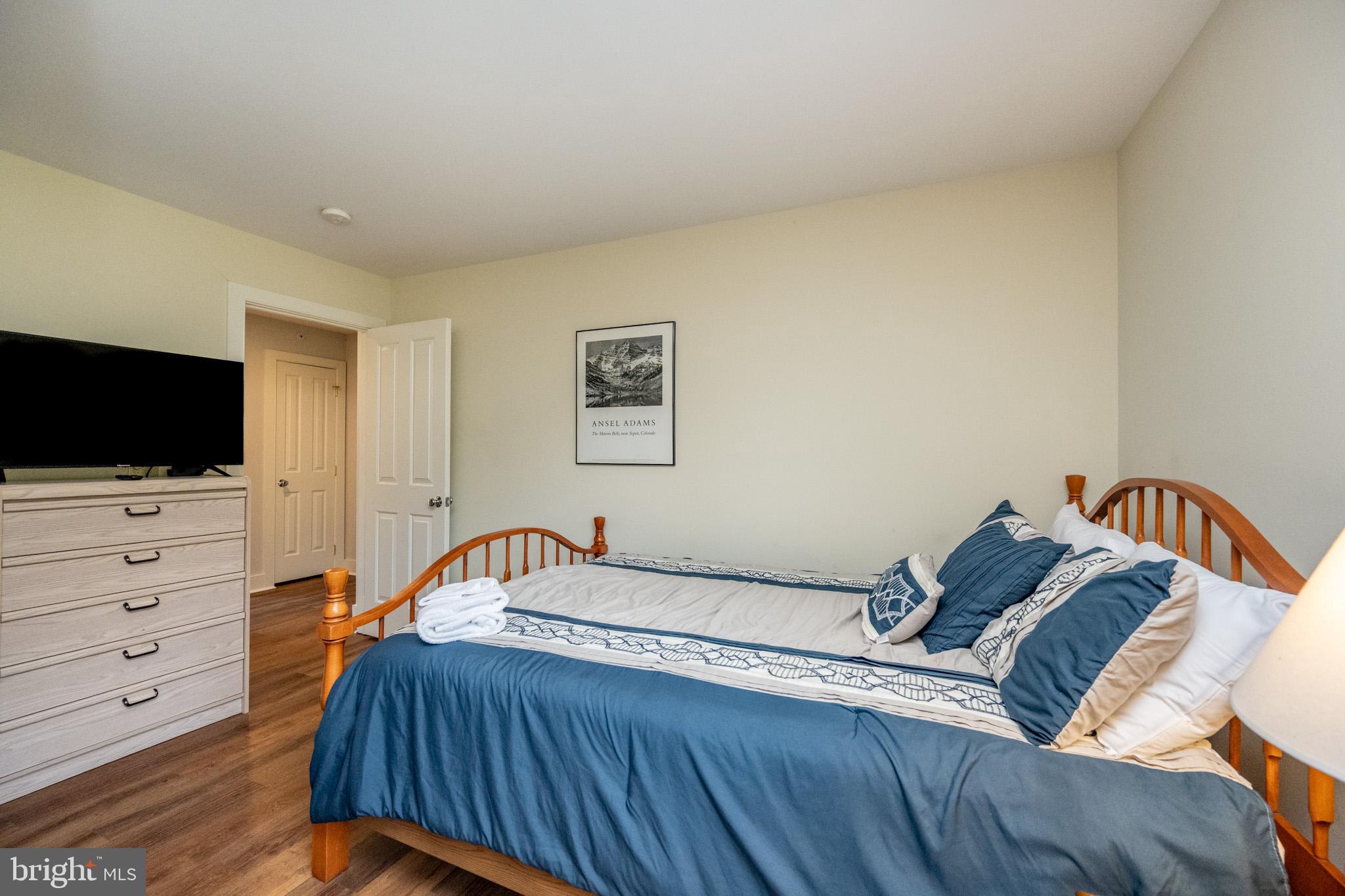 SUNDOWN CHASE - Residential