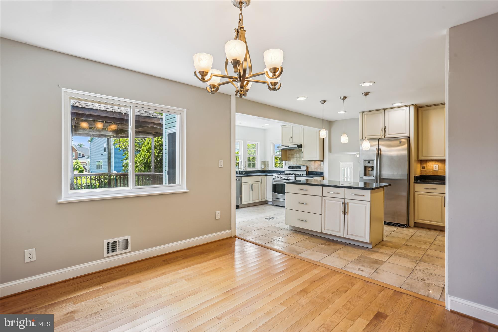 POOLESVILLE - Residential