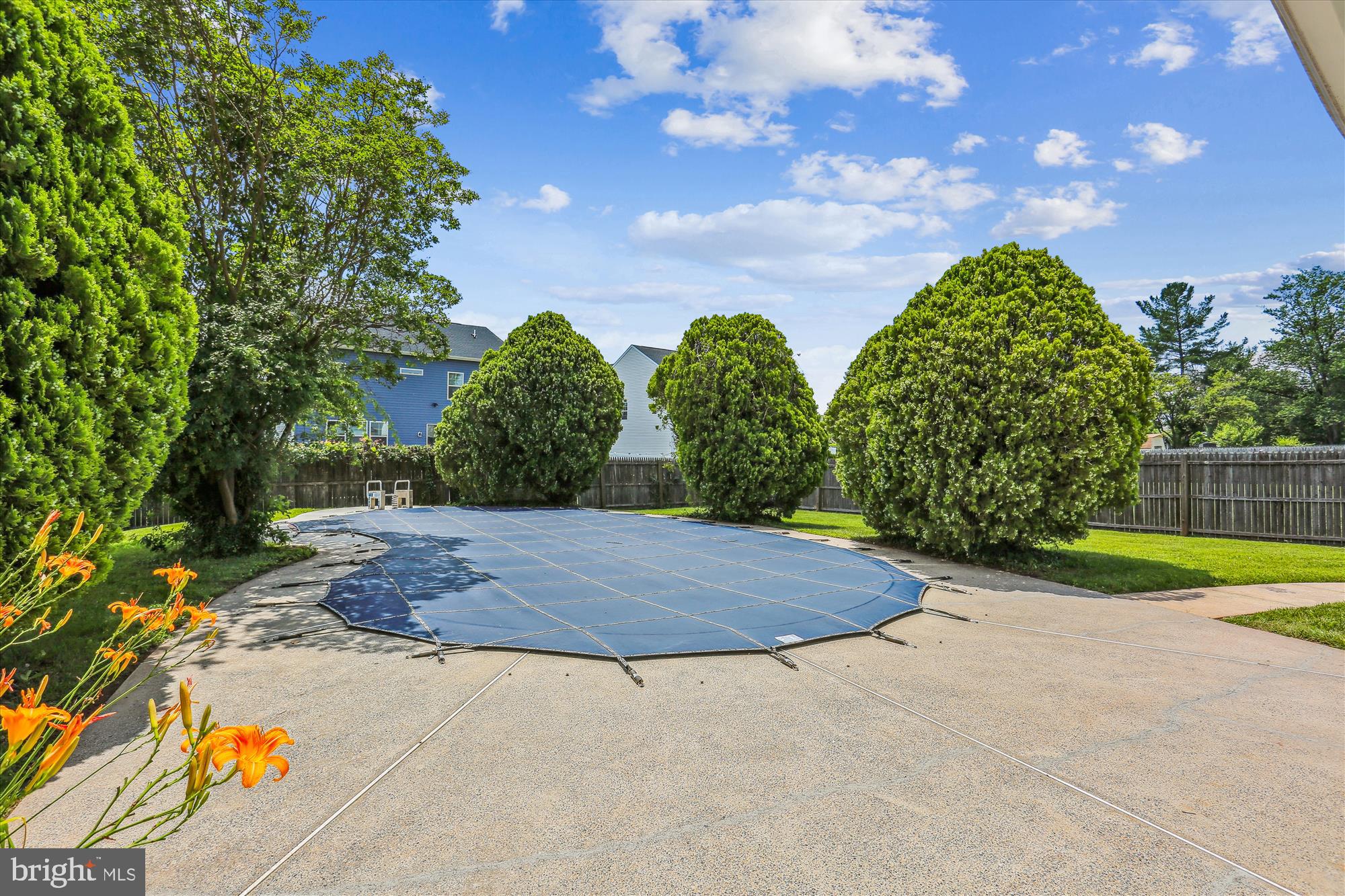 POOLESVILLE - Residential