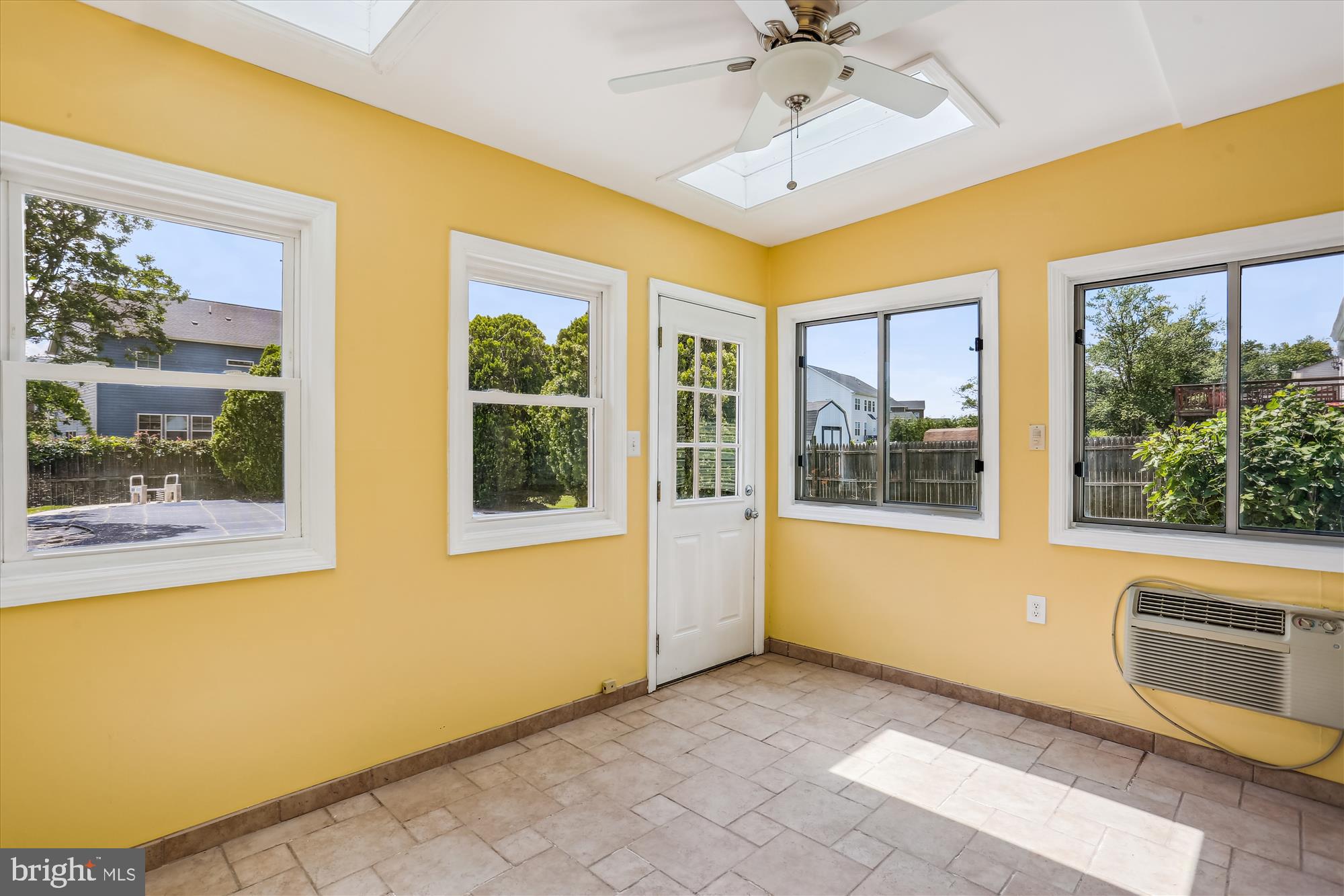 POOLESVILLE - Residential