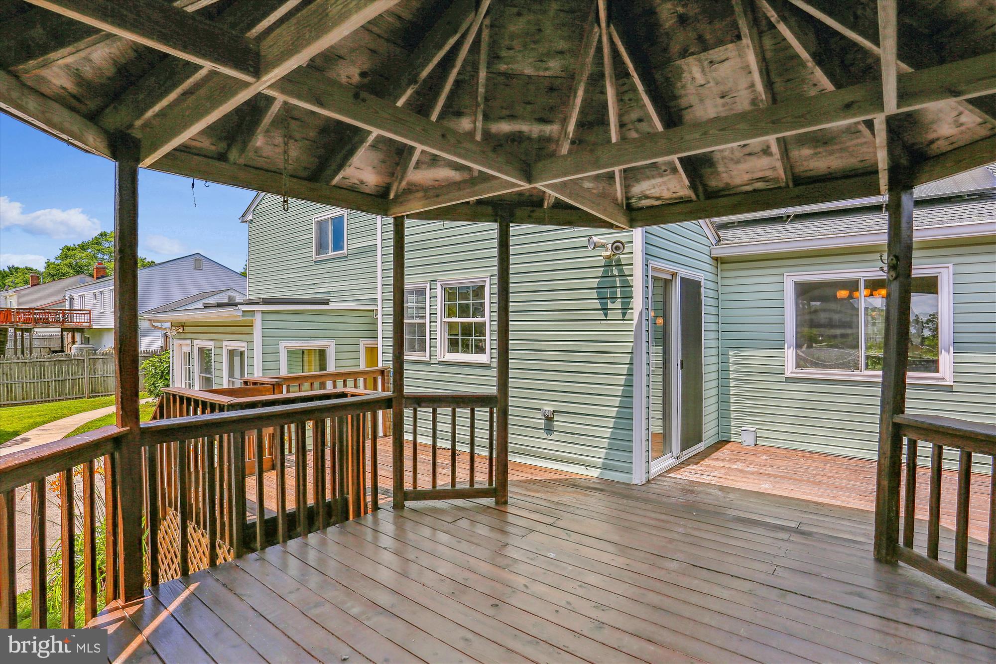 POOLESVILLE - Residential