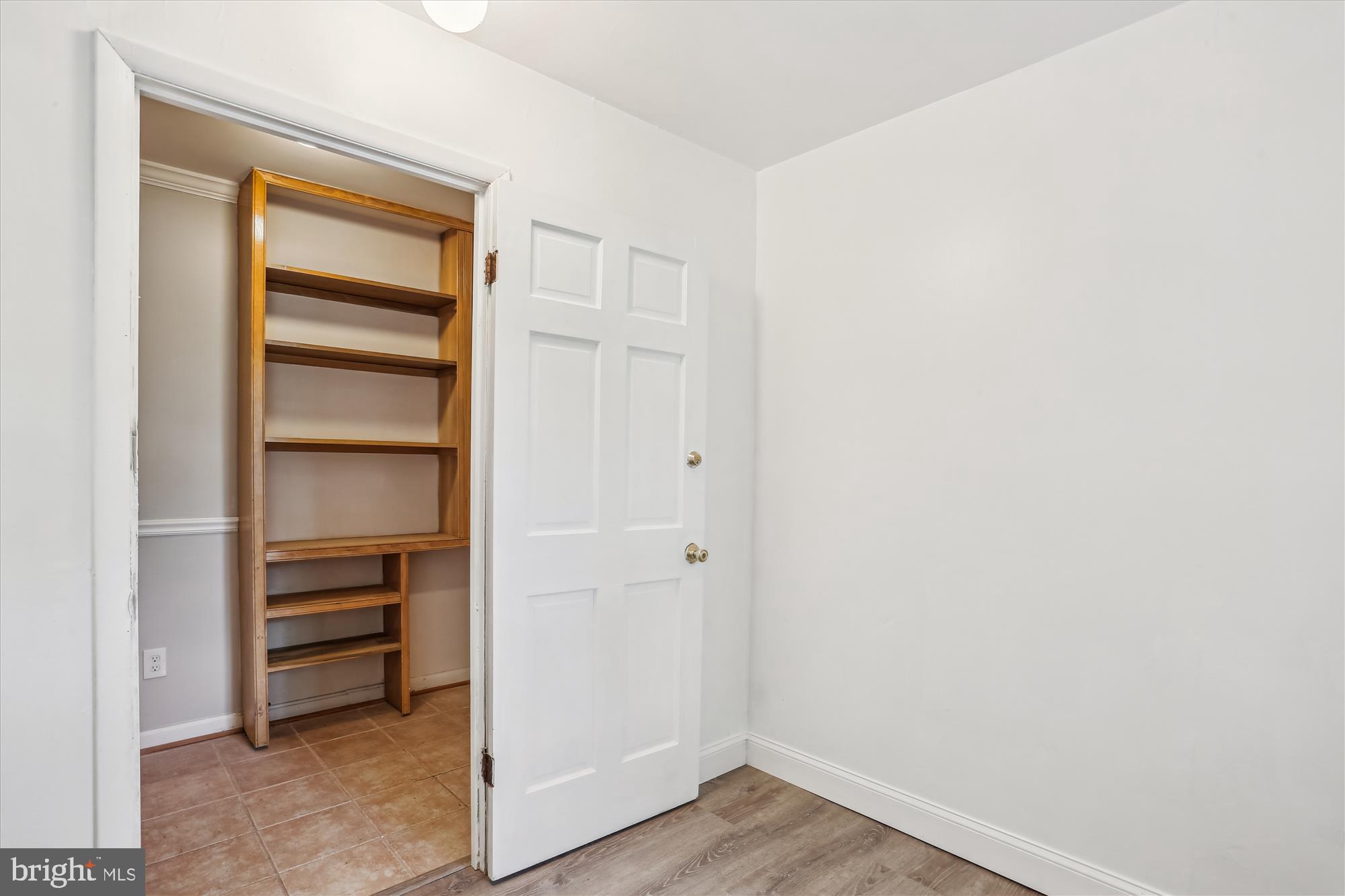 POOLESVILLE - Residential