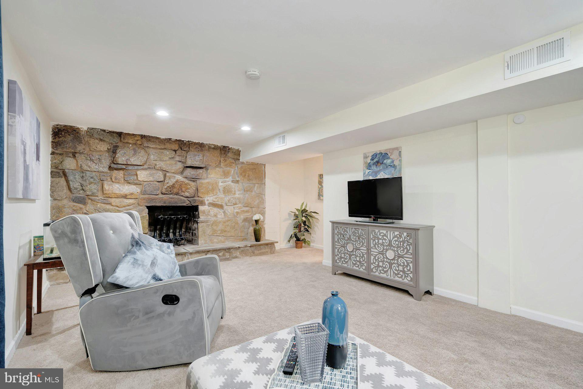 TANTALLON SOUTH - Residential Lease