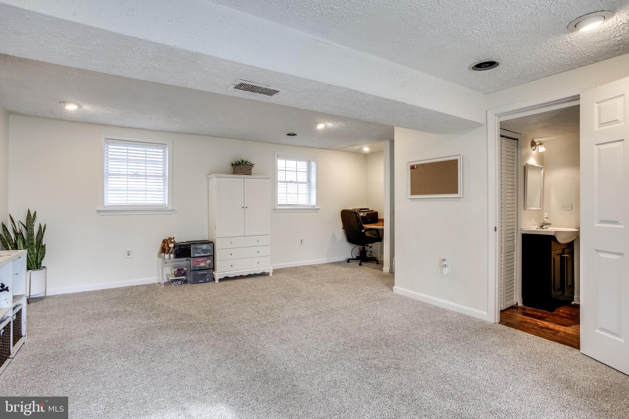 WASHINGTON CENTER - Residential