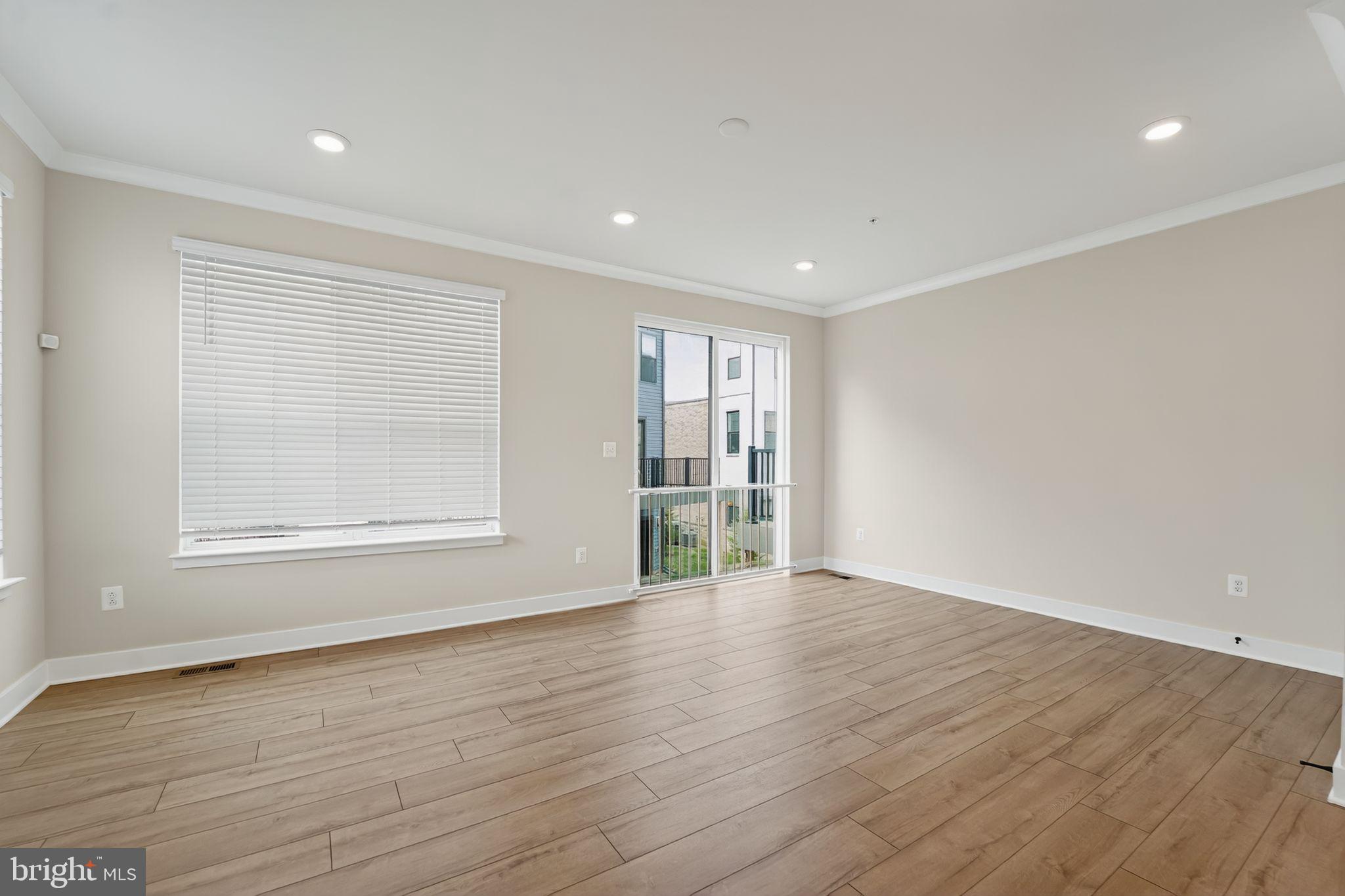 MEDFIELD - Residential