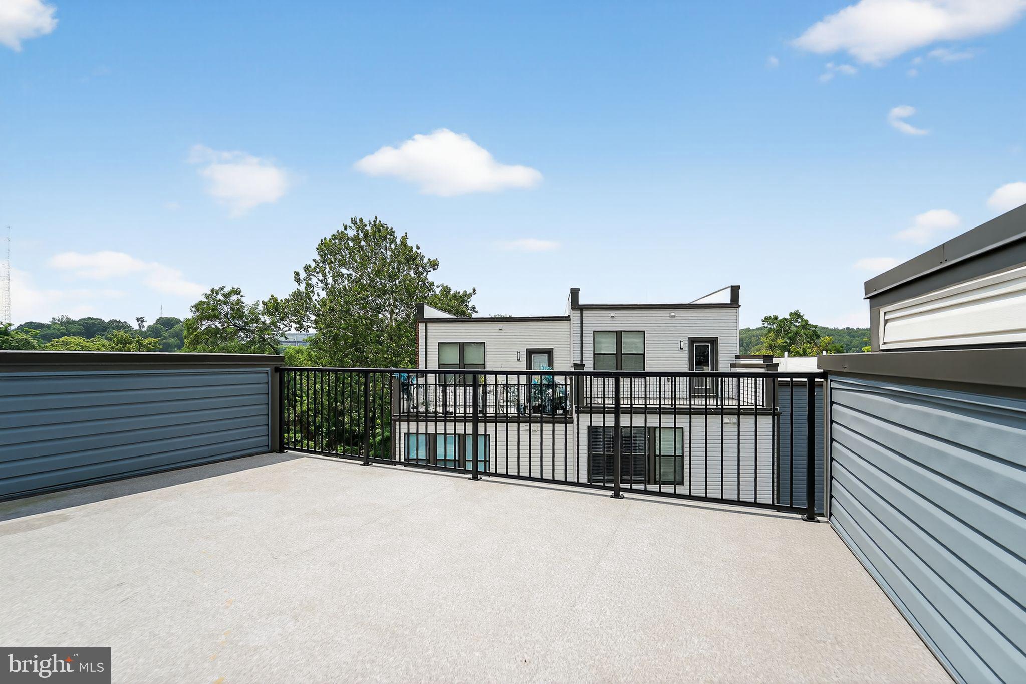 MEDFIELD - Residential
