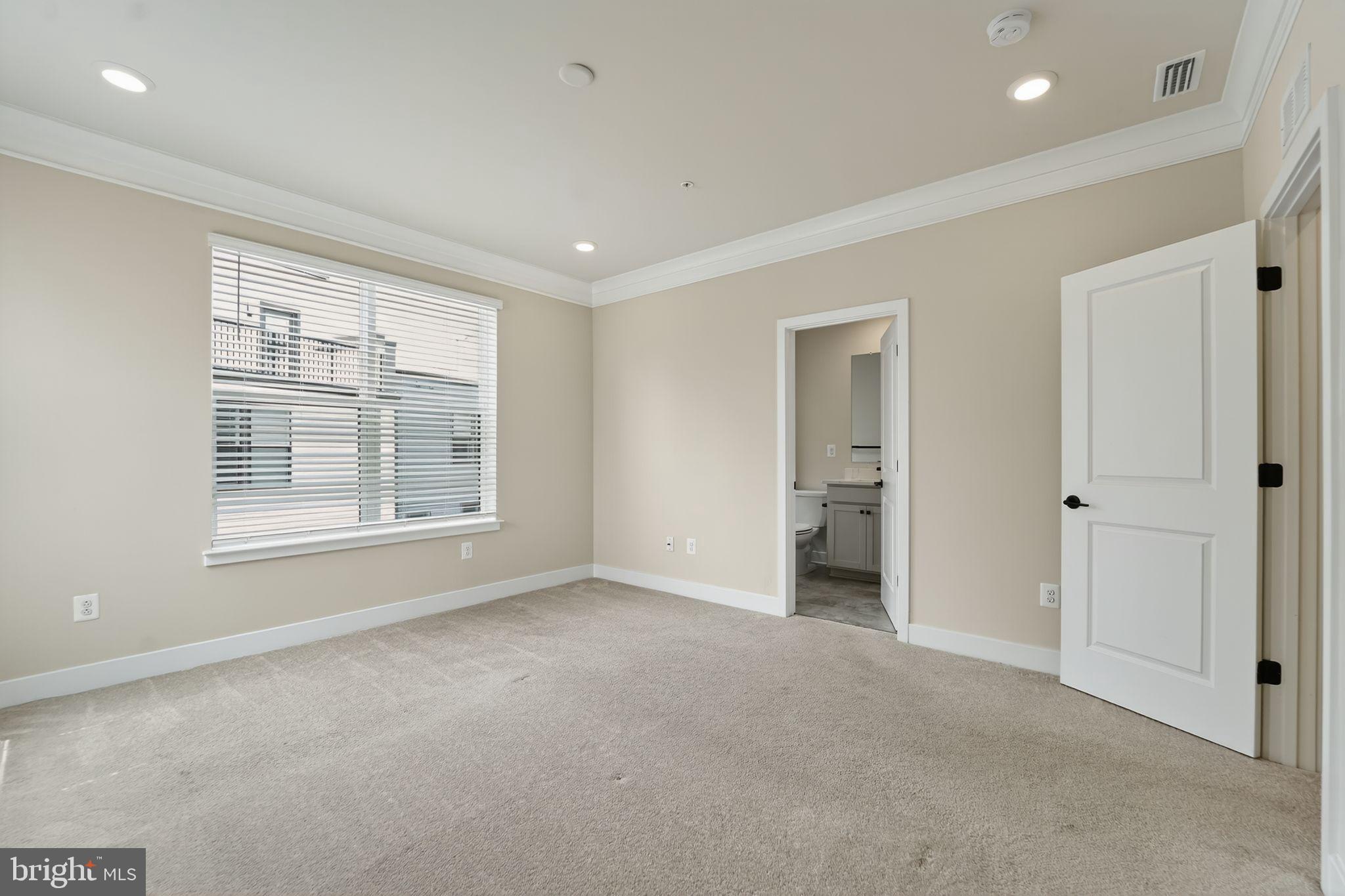 MEDFIELD - Residential