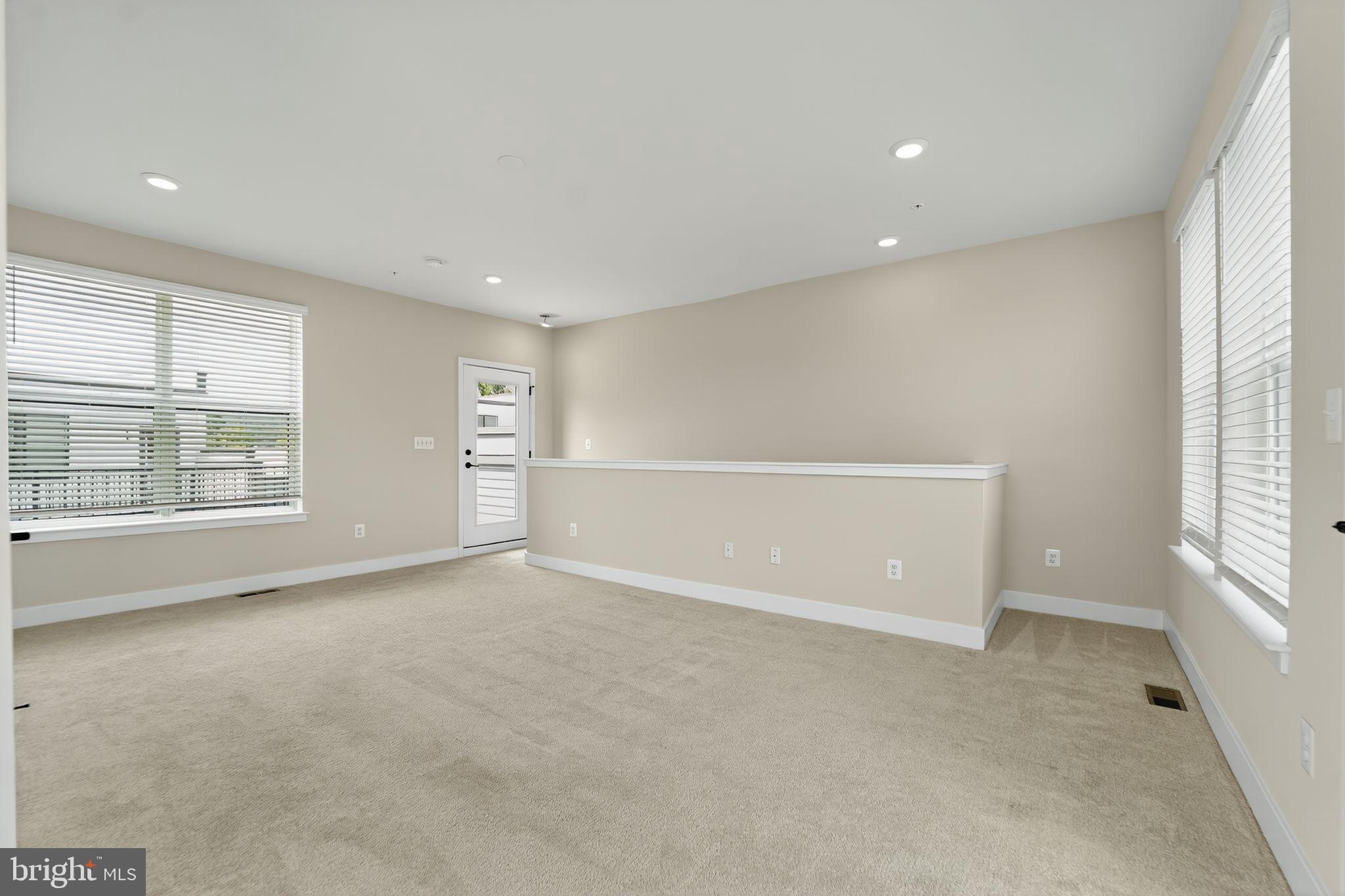 MEDFIELD - Residential