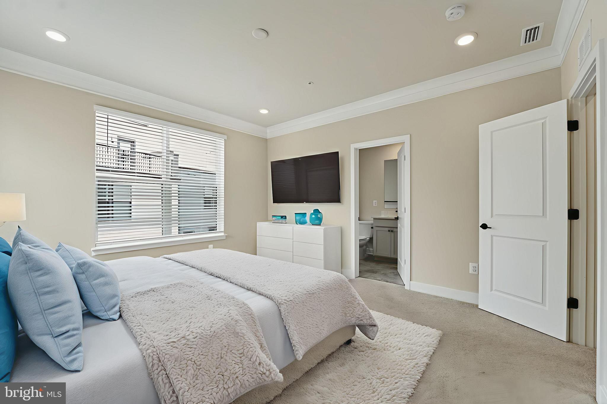 MEDFIELD - Residential