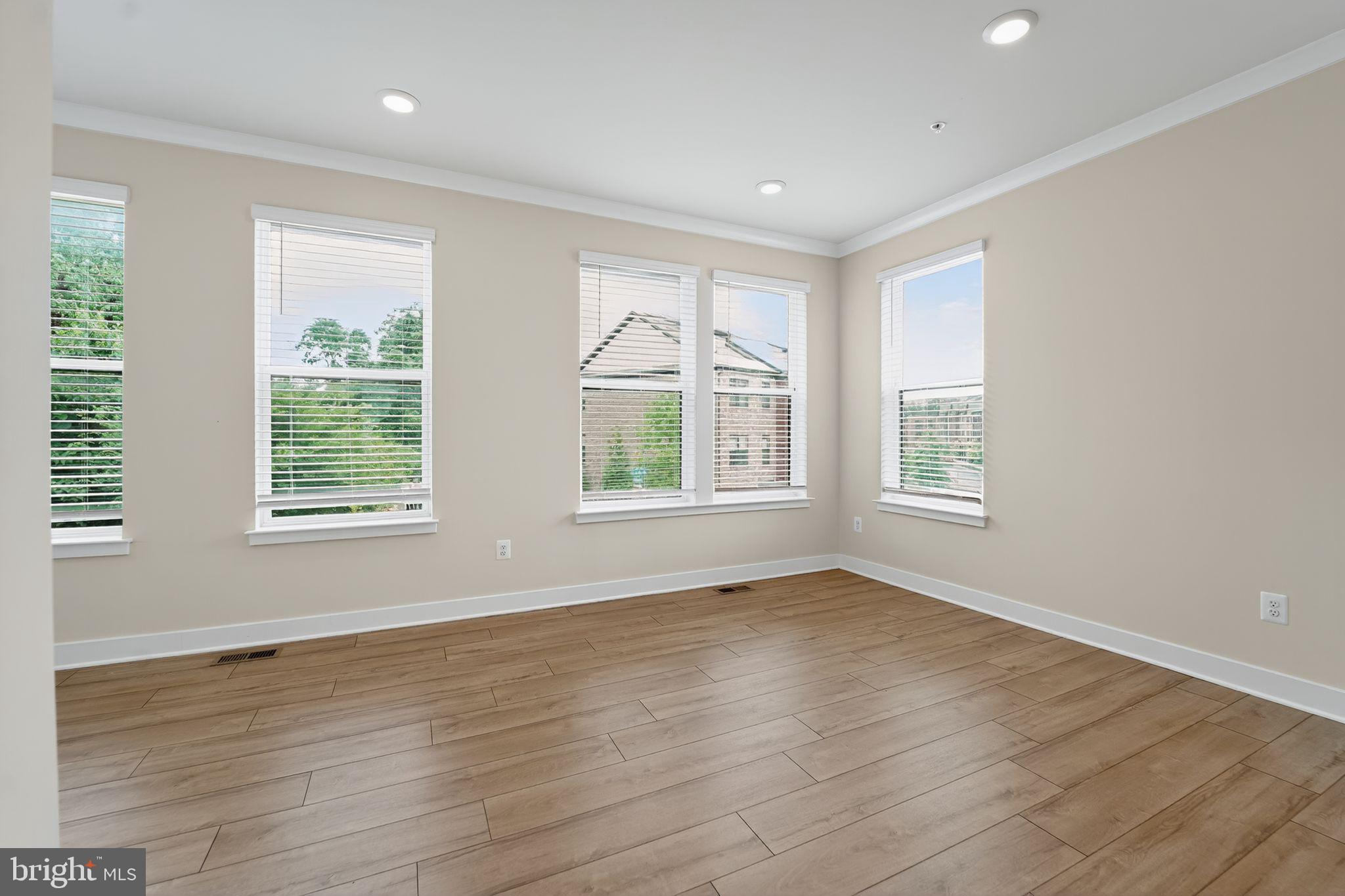 MEDFIELD - Residential