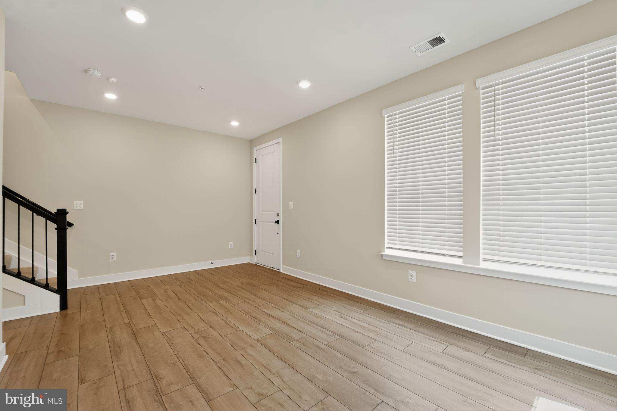 MEDFIELD - Residential