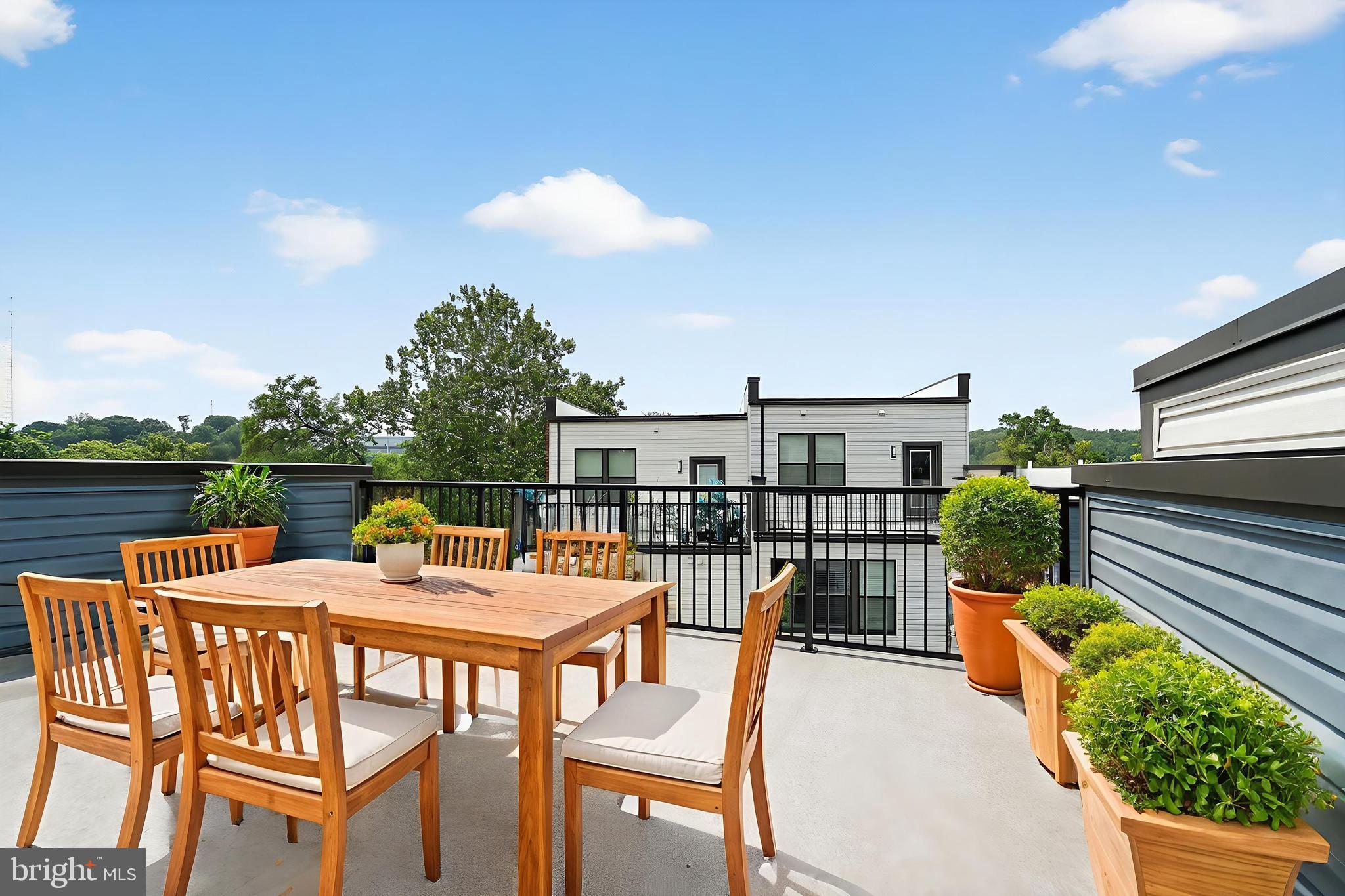 MEDFIELD - Residential