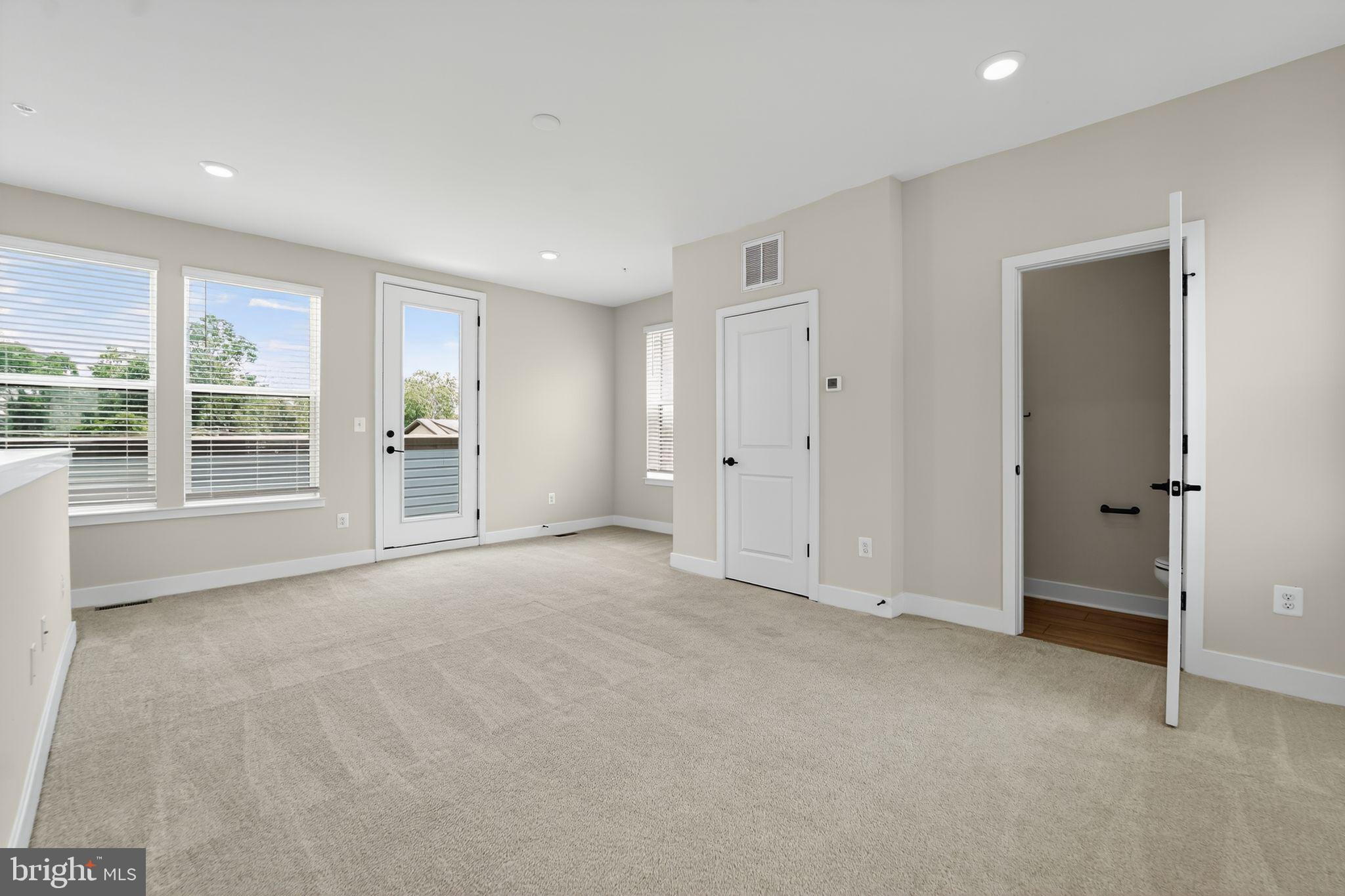 MEDFIELD - Residential