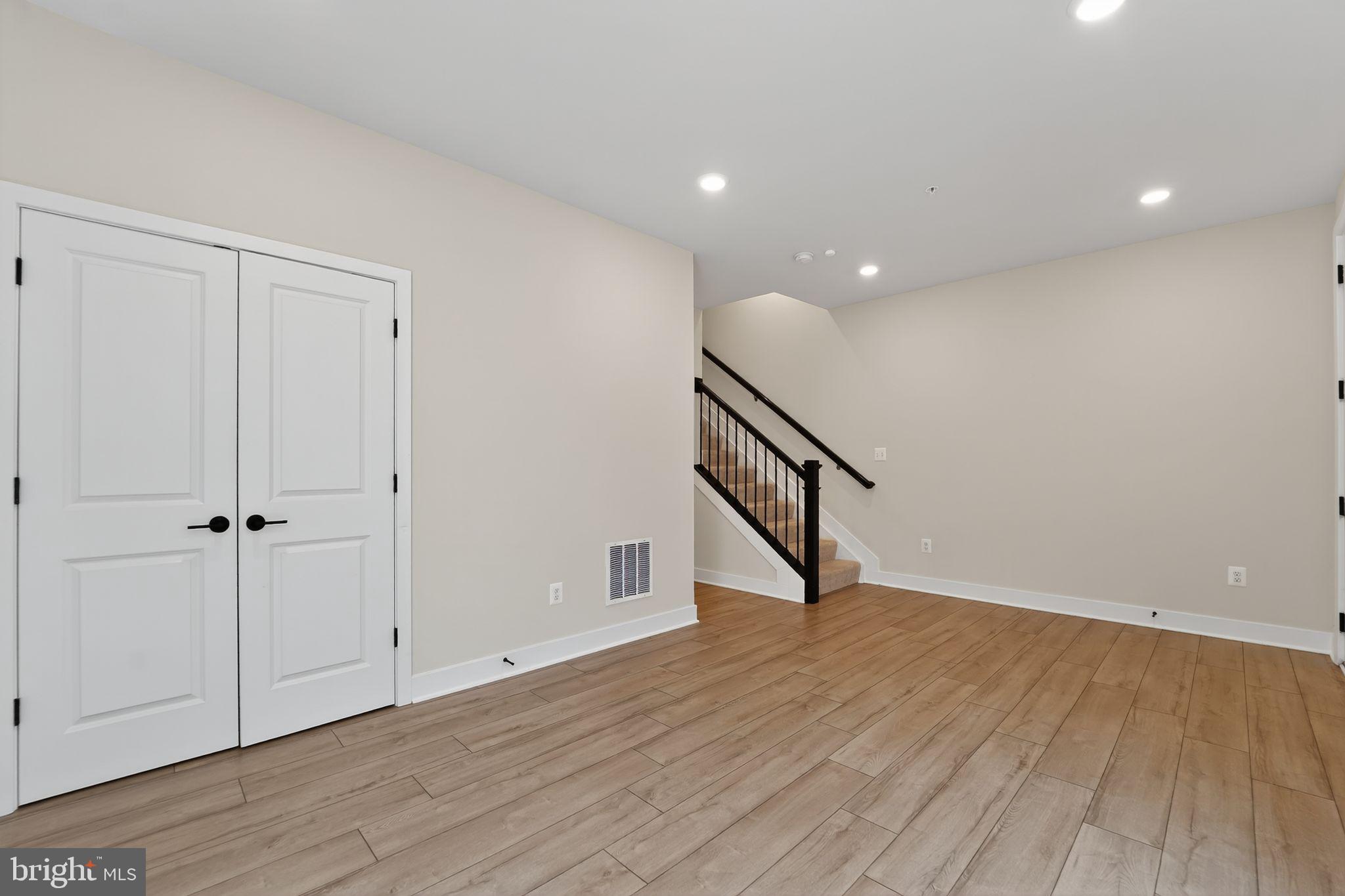 MEDFIELD - Residential