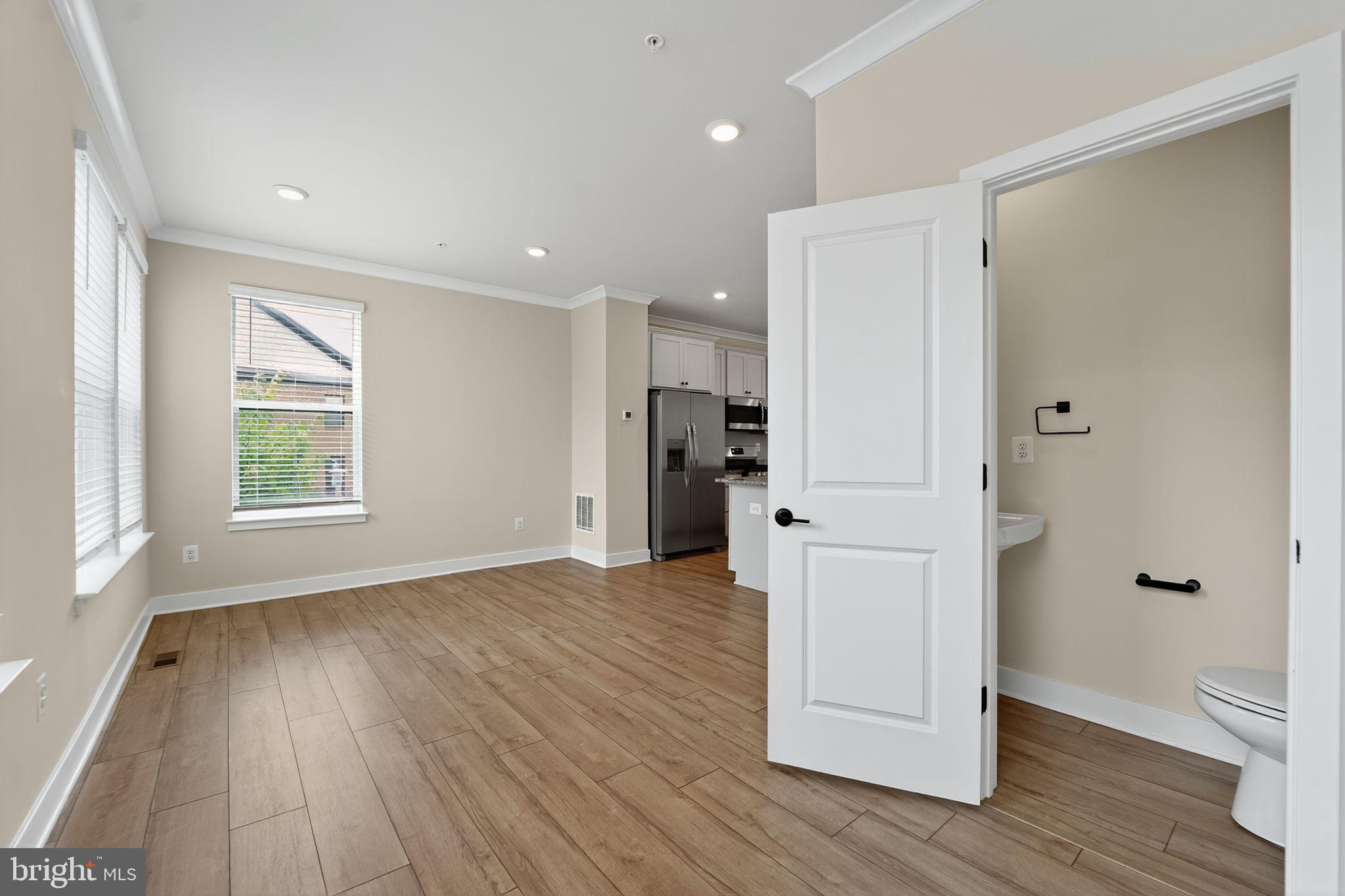 MEDFIELD - Residential