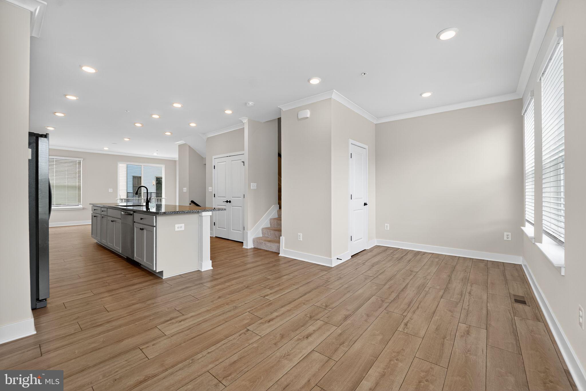 MEDFIELD - Residential